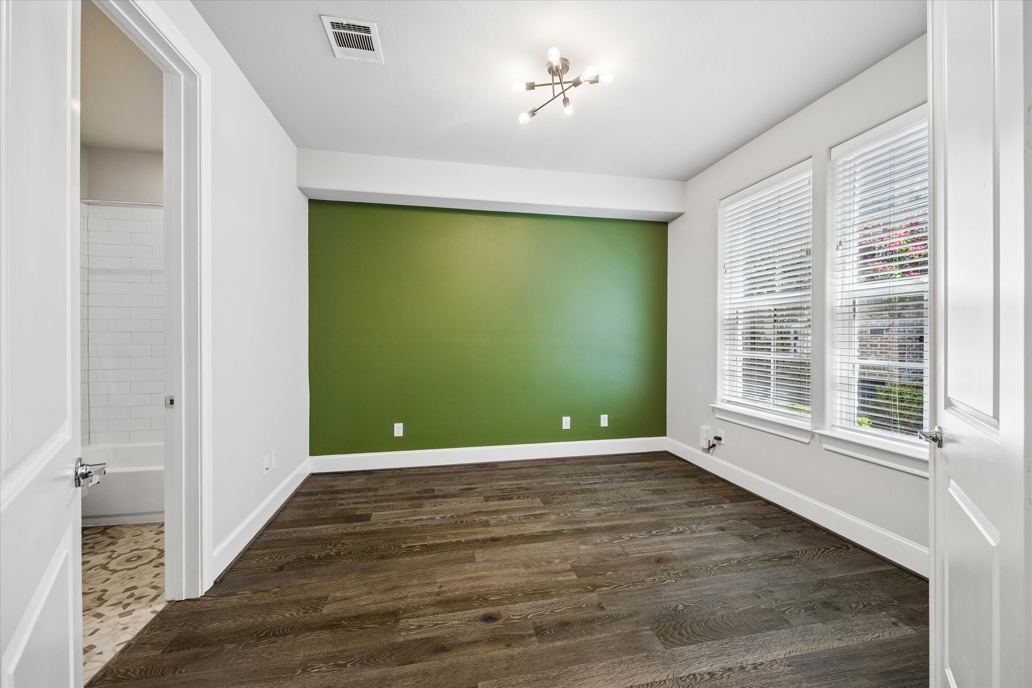 6068 Kansas Street, Houston, TX 77007