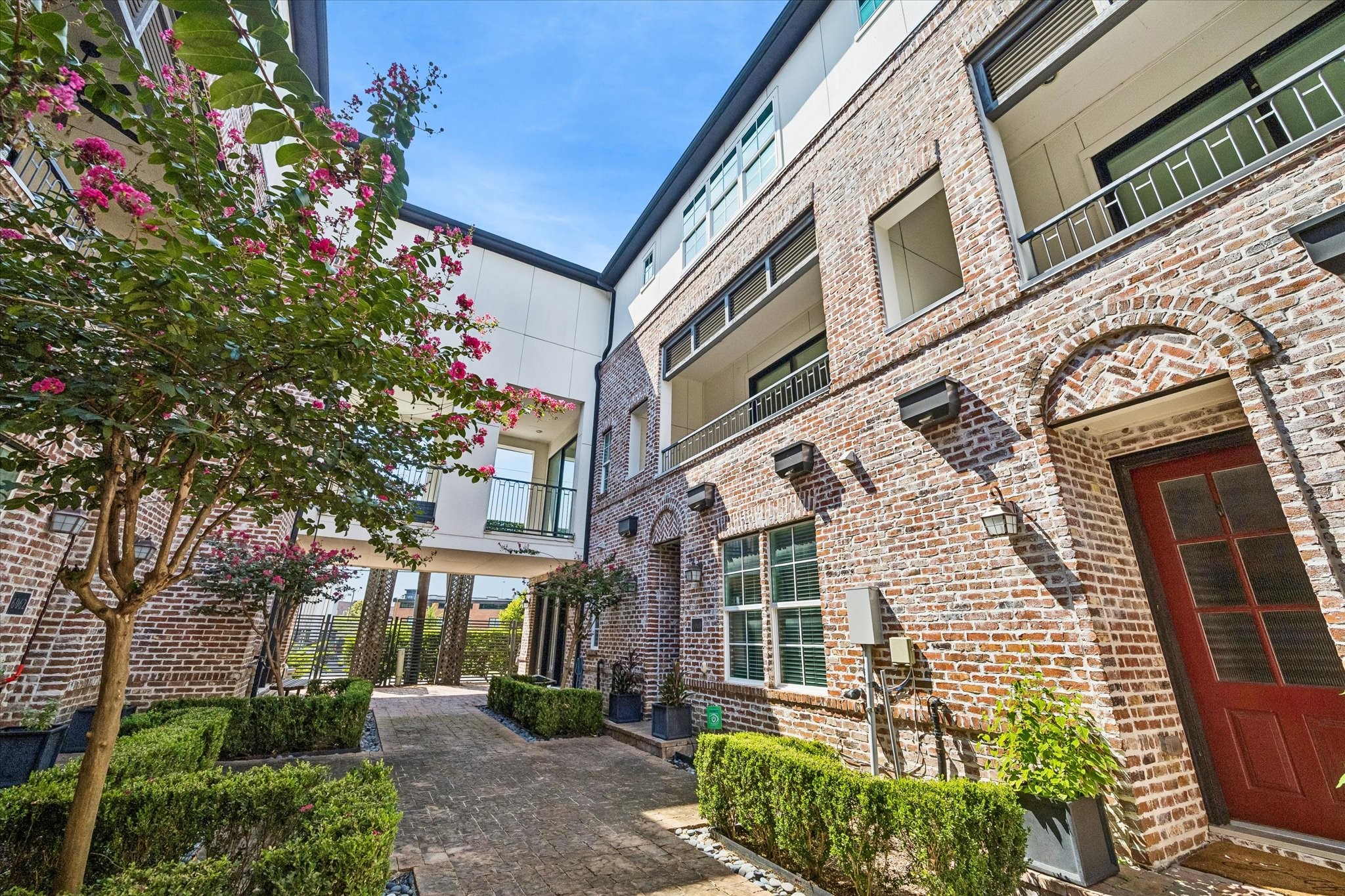 6068 Kansas Street, Houston, TX 77007