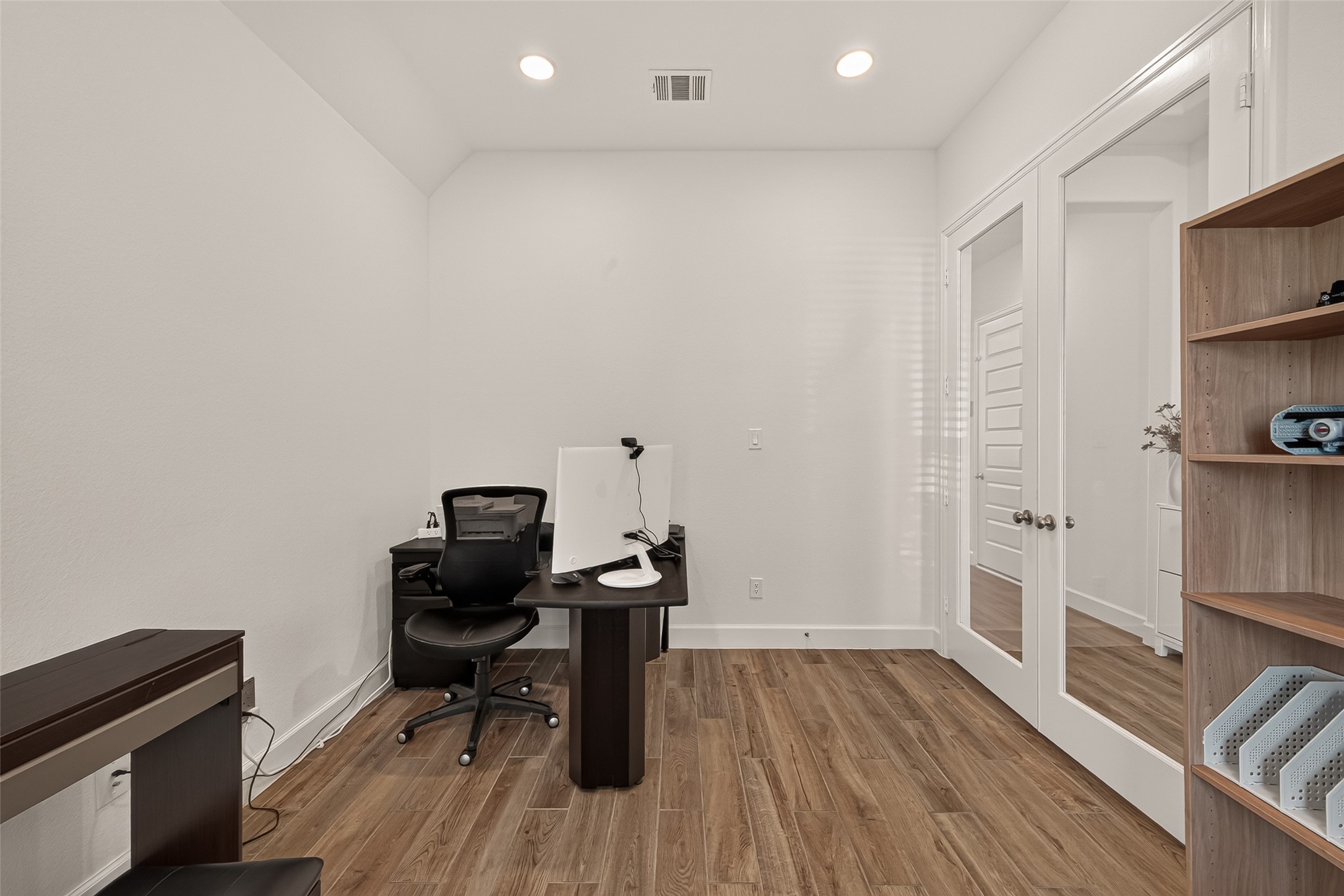 You can see that this is the perfect space for enjoying your productive time.