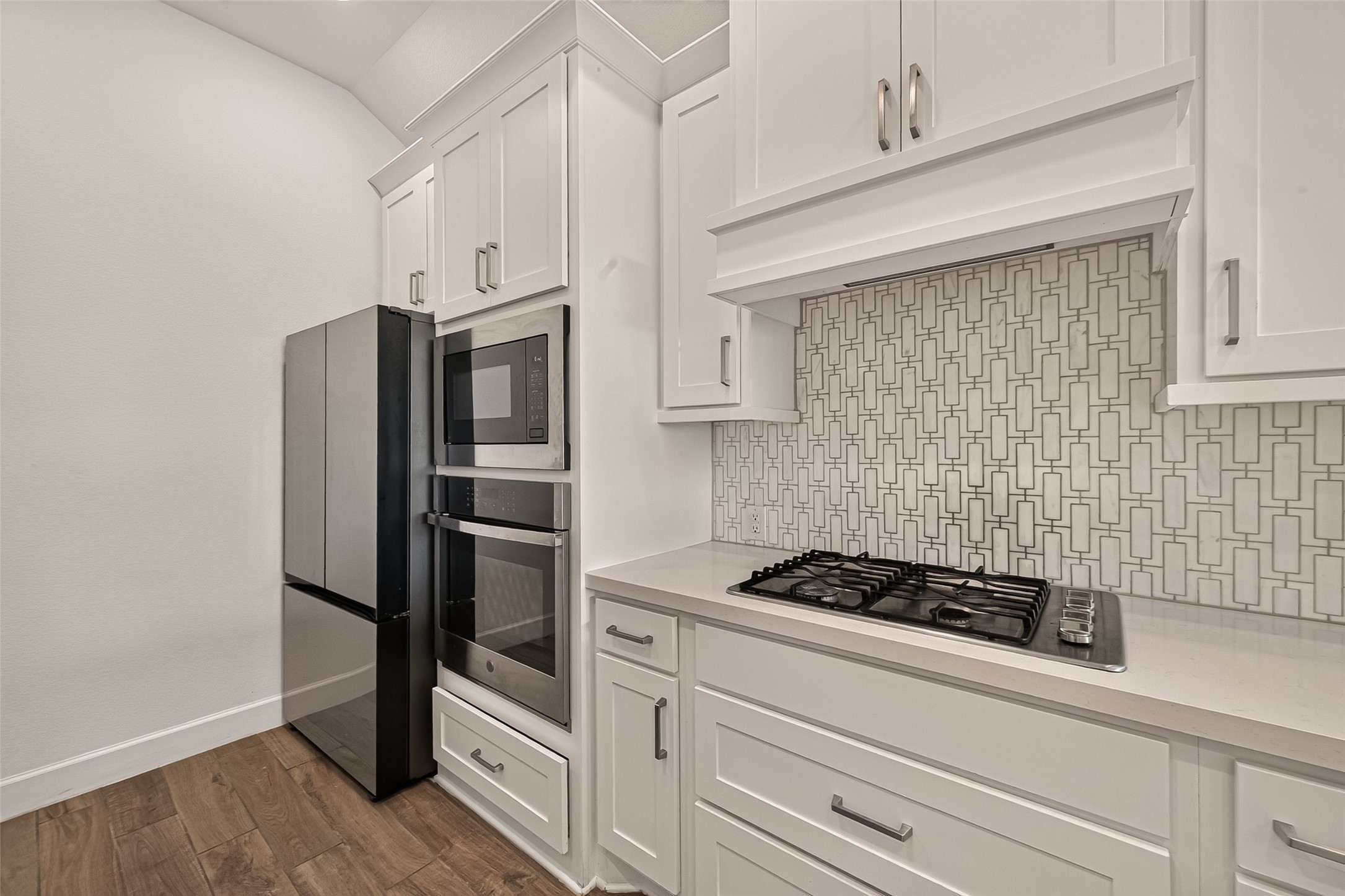 All the modern appliances in the kitchen are included, you will enjoy being here!