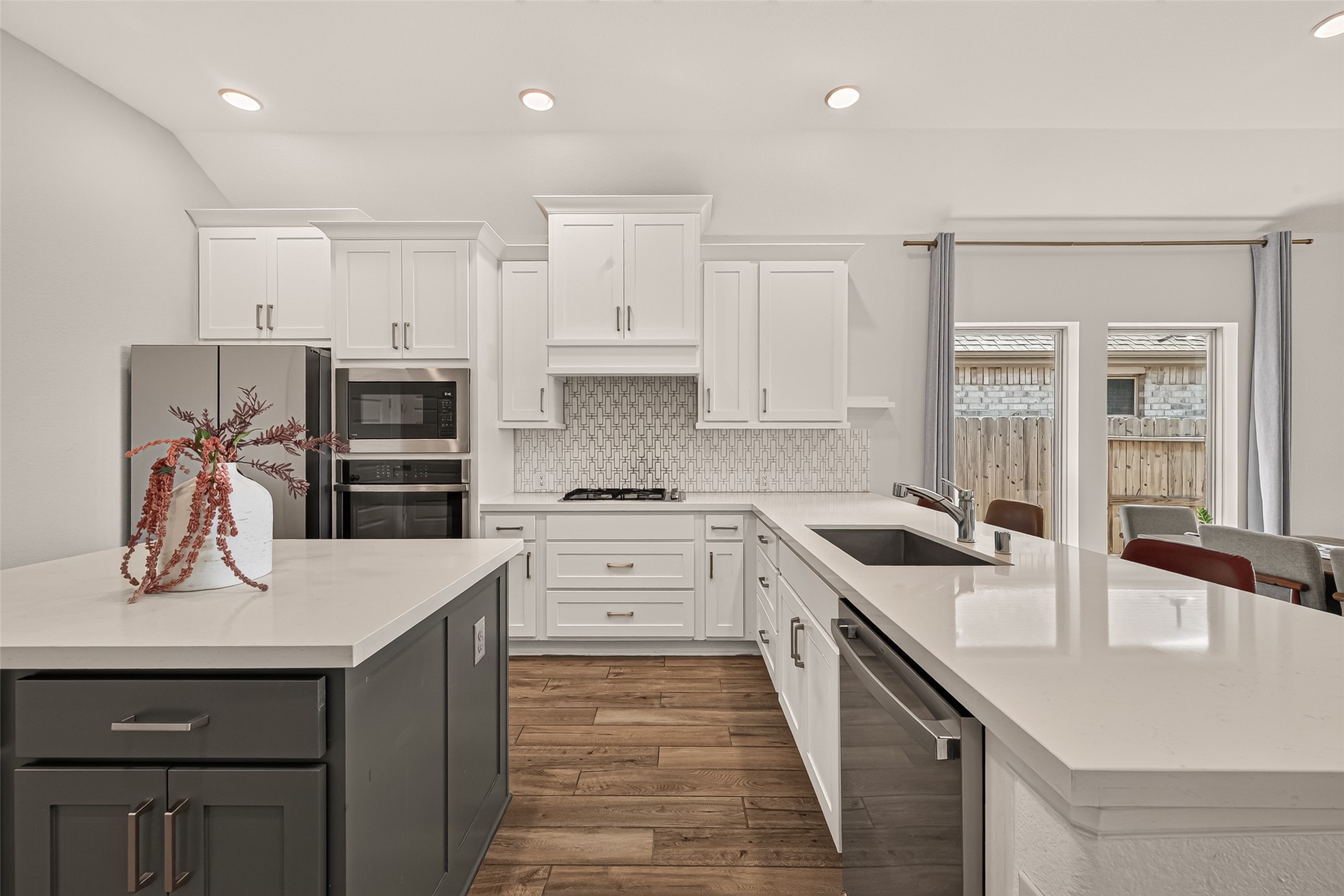 Welcome to the heart of the home, where culinary creativity and conviviality converge: the kitchen.