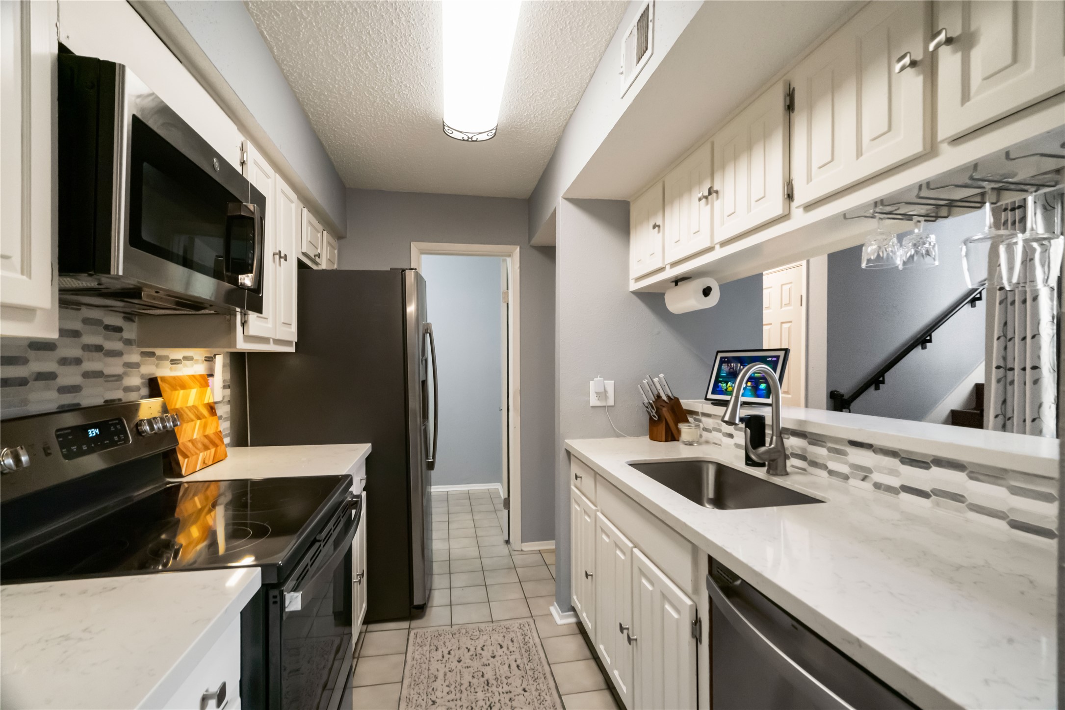 Newer appliances and an undermount sink
