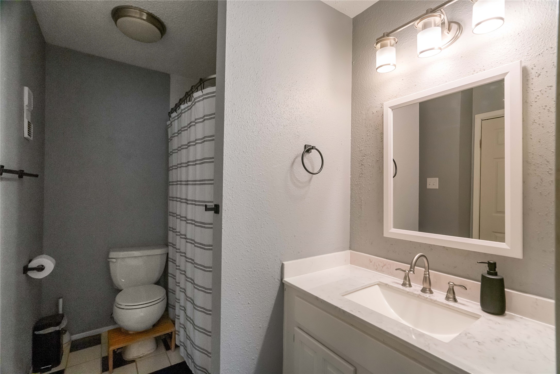 Primary bath with updated grade granite countertops and under mount sink.