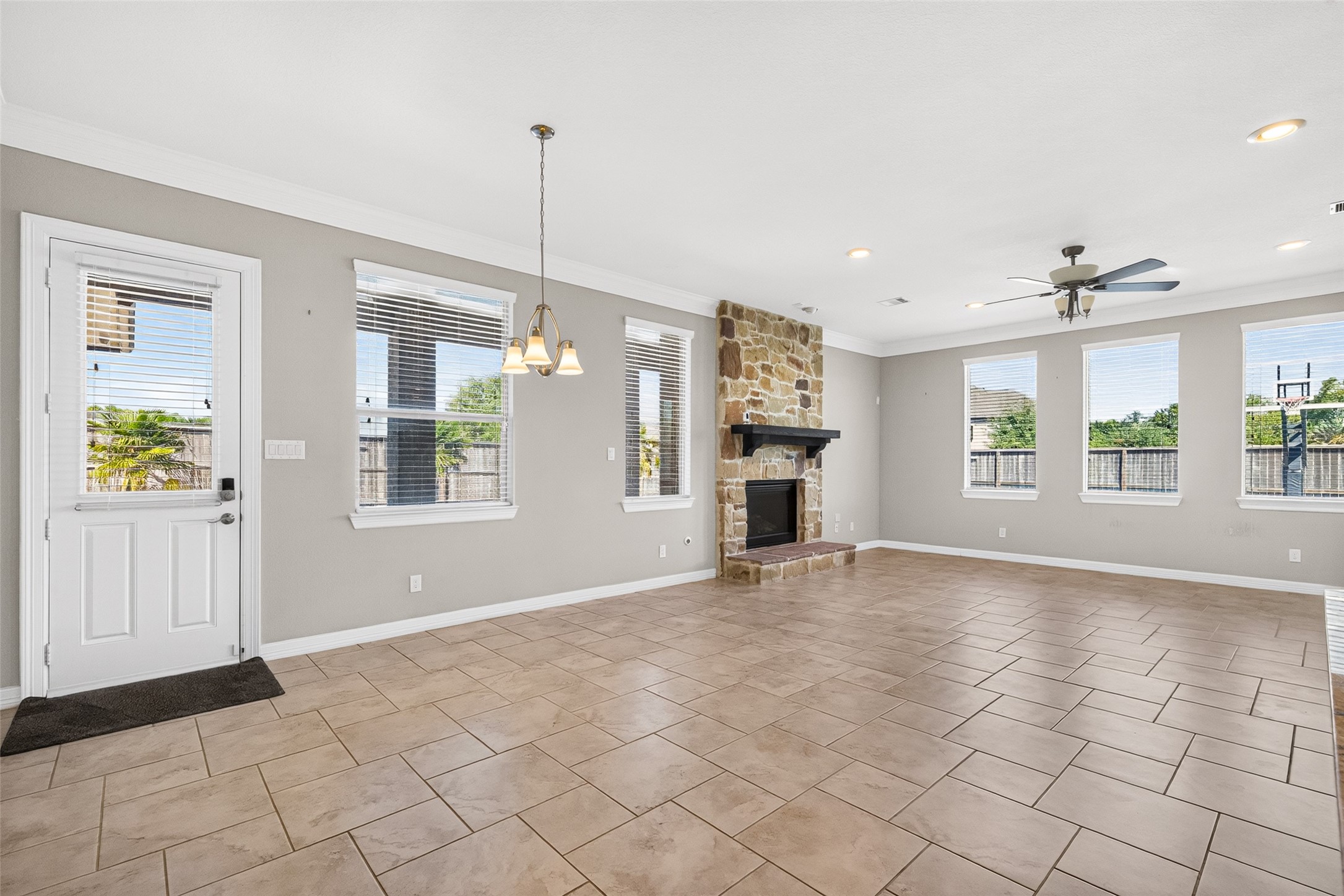 1902 Creekwood Lane, Friendswood, TX 77546
