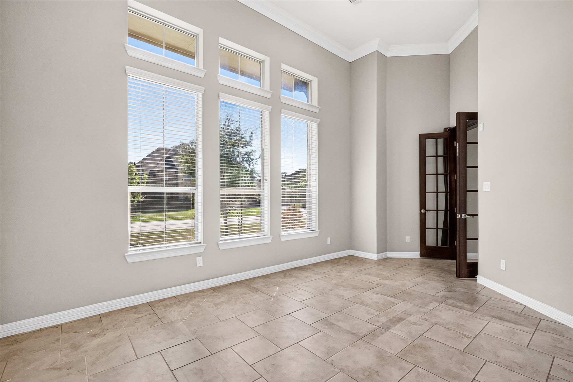 1902 Creekwood Lane, Friendswood, TX 77546