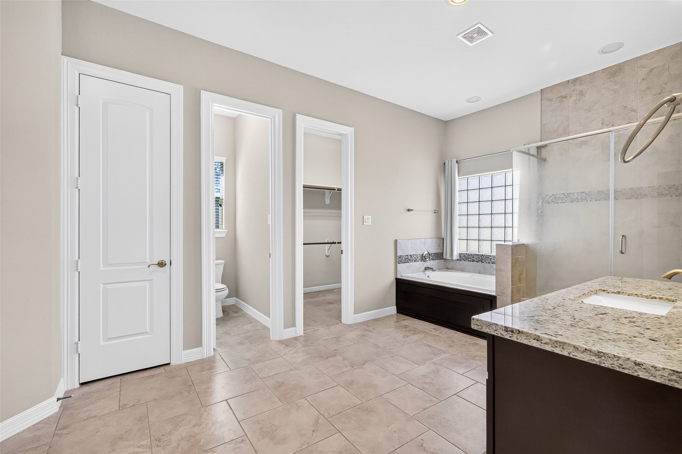 1902 Creekwood Lane, Friendswood, TX 77546