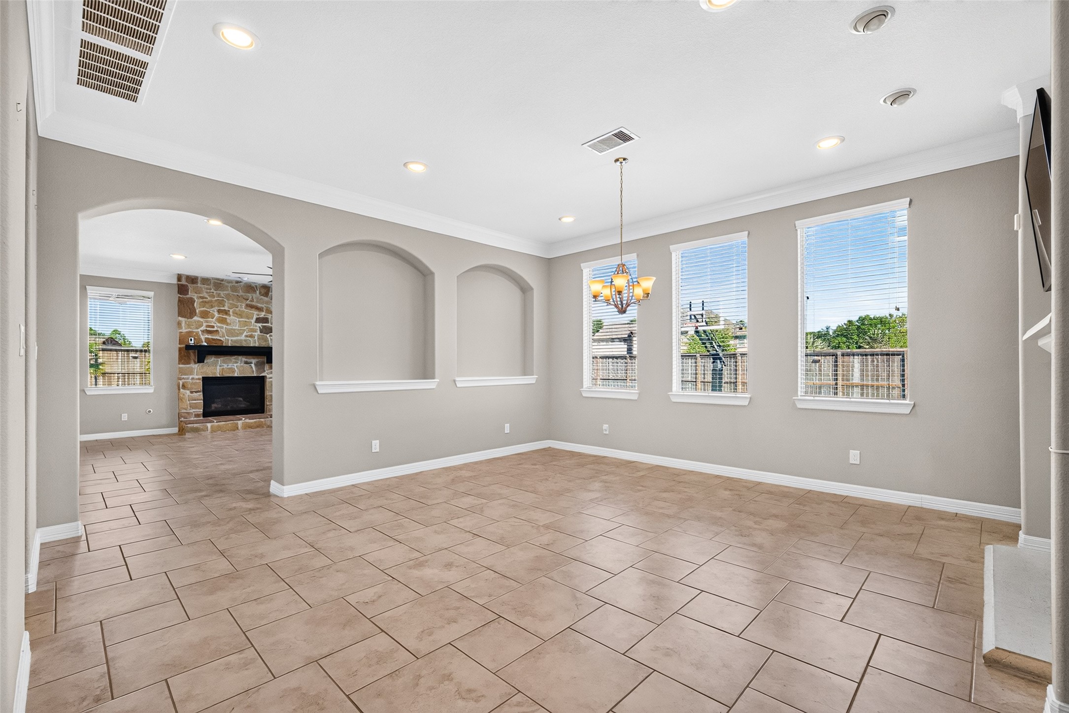 1902 Creekwood Lane, Friendswood, TX 77546