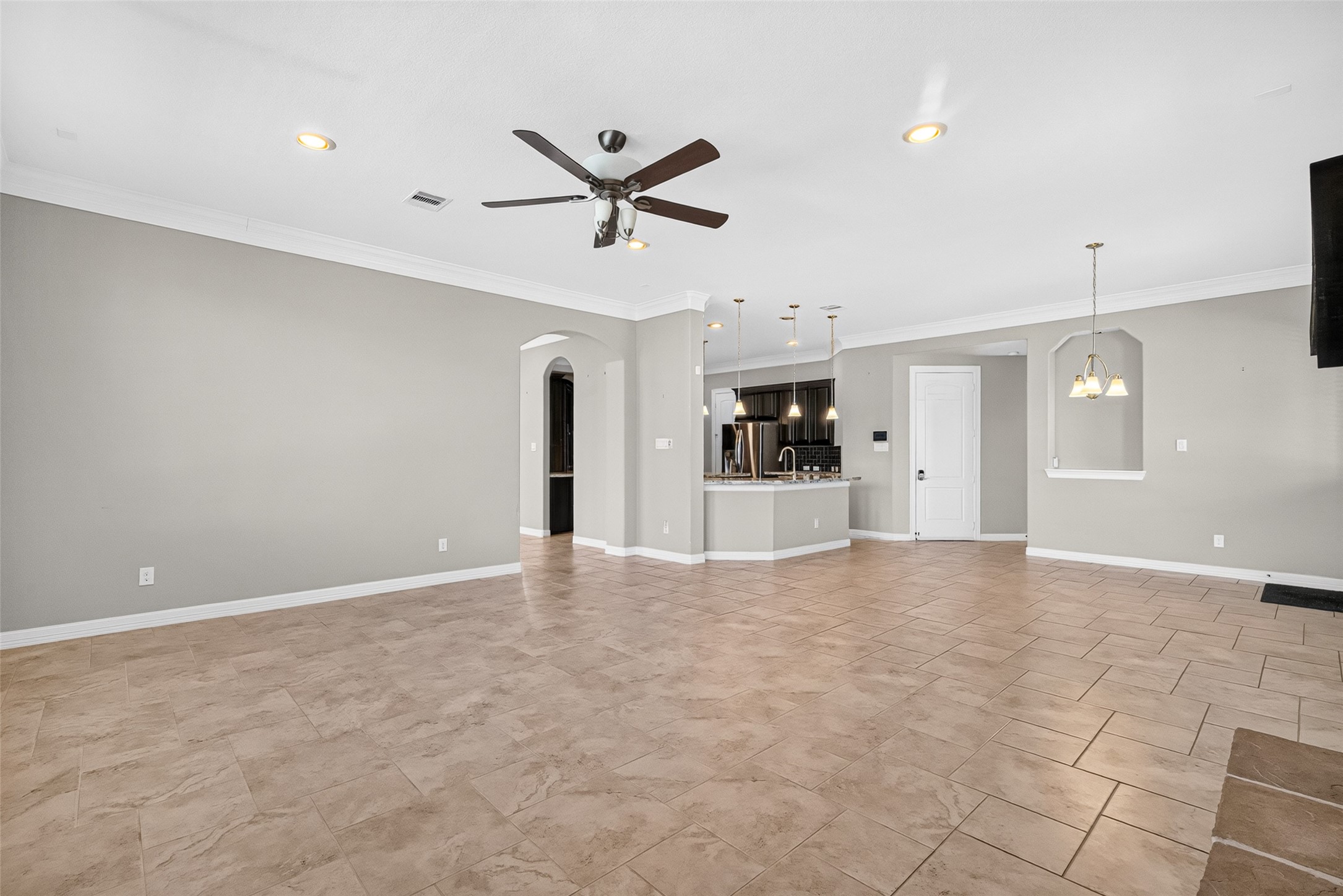 1902 Creekwood Lane, Friendswood, TX 77546
