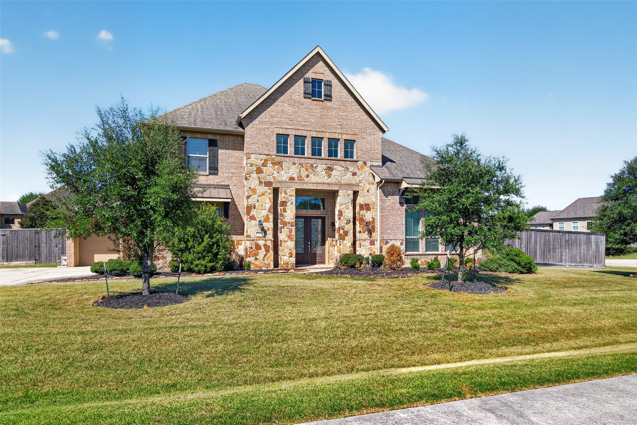 1902 Creekwood Lane, Friendswood, TX 77546