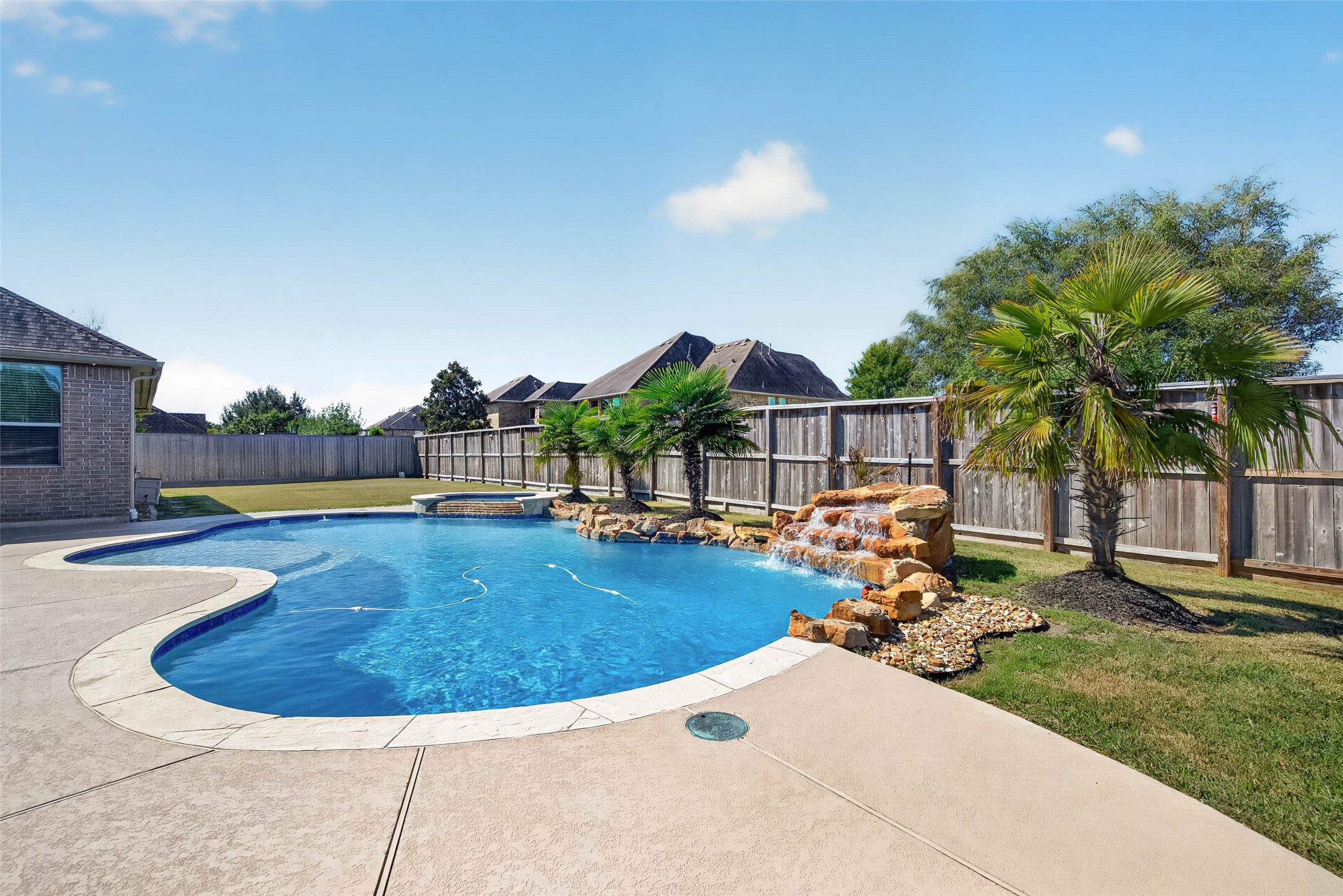 1902 Creekwood Lane, Friendswood, TX 77546