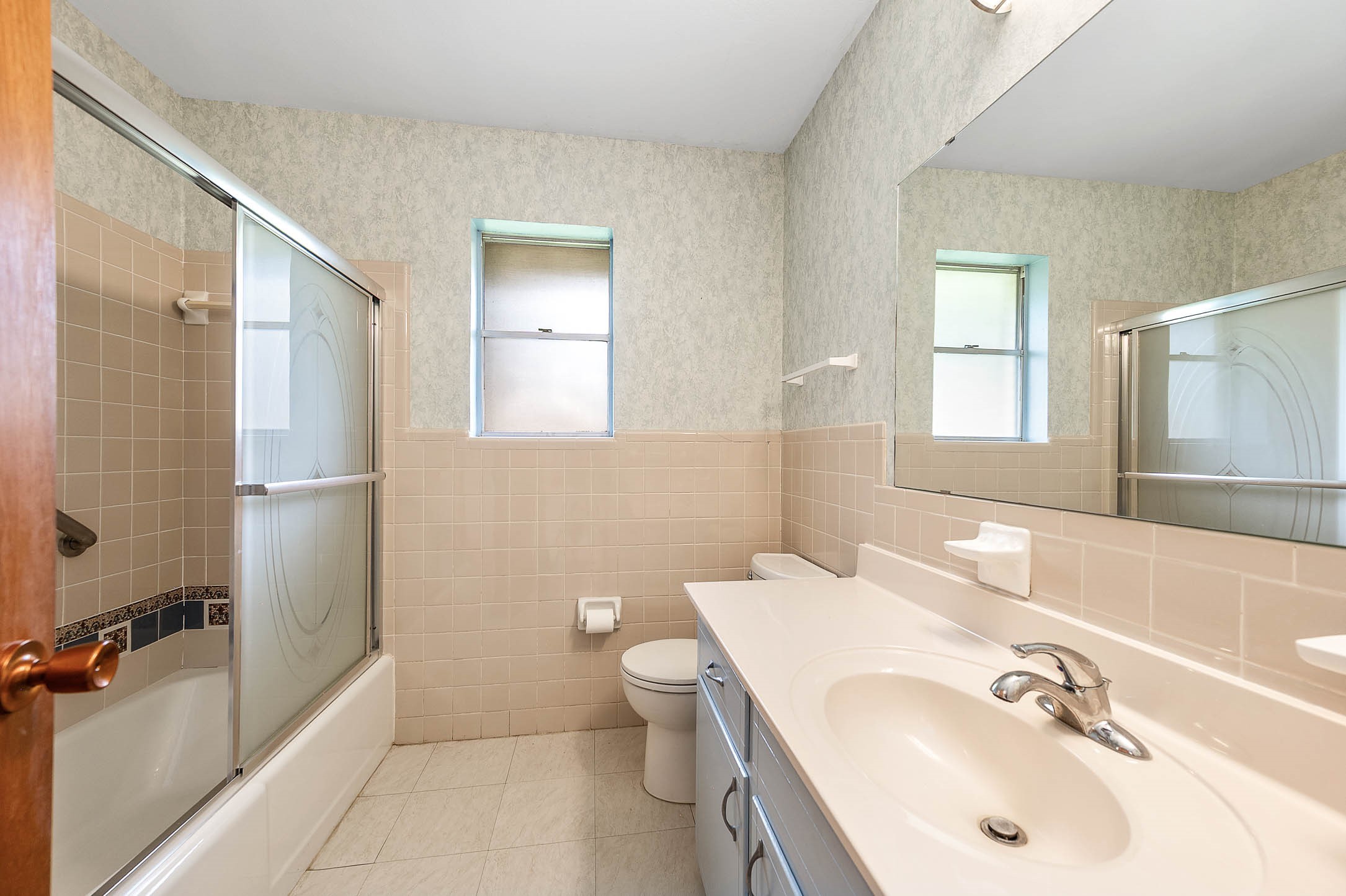 212 E Crestmont Drive, Alvin, TX 77511
