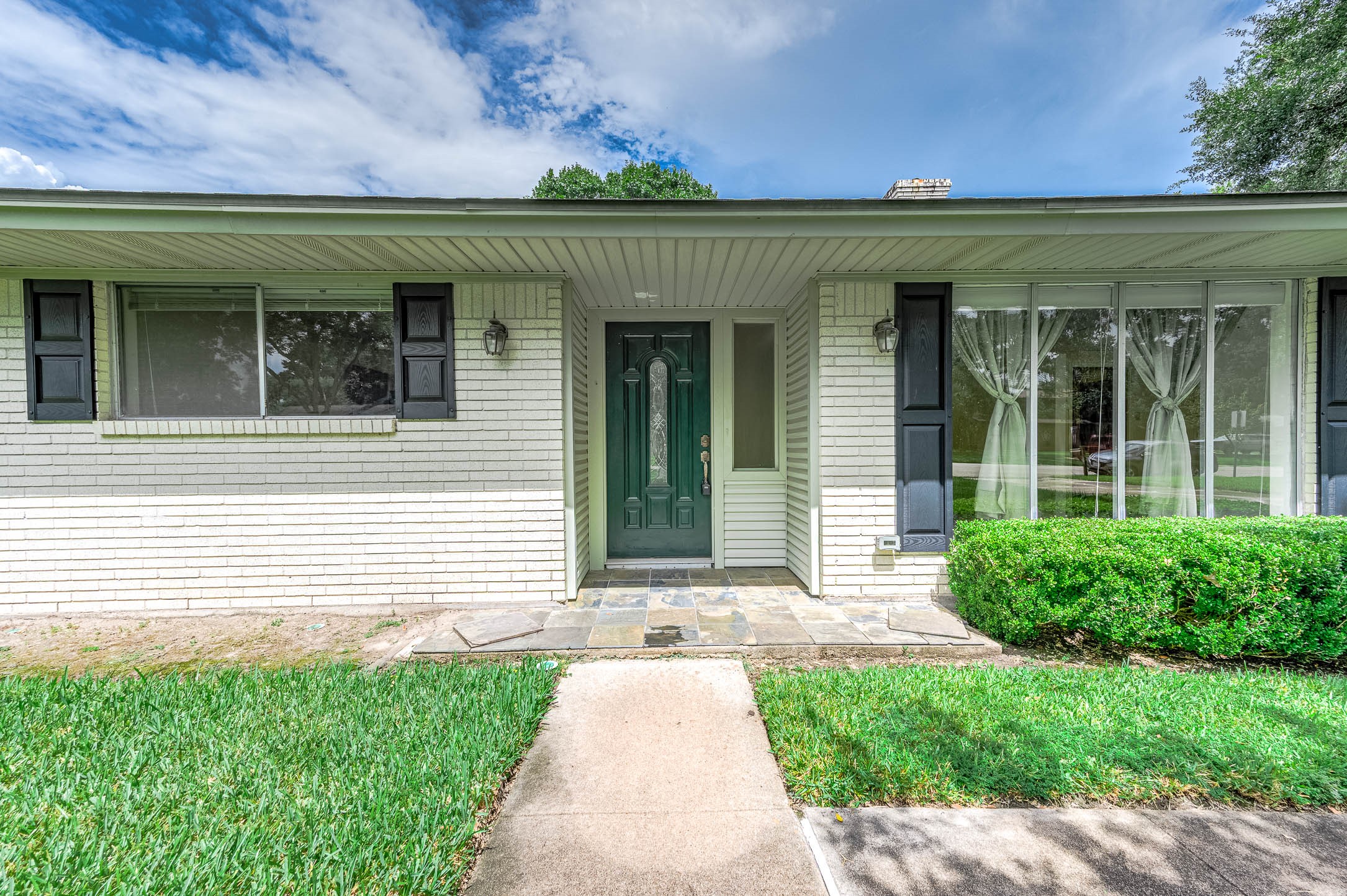 212 E Crestmont Drive, Alvin, TX 77511