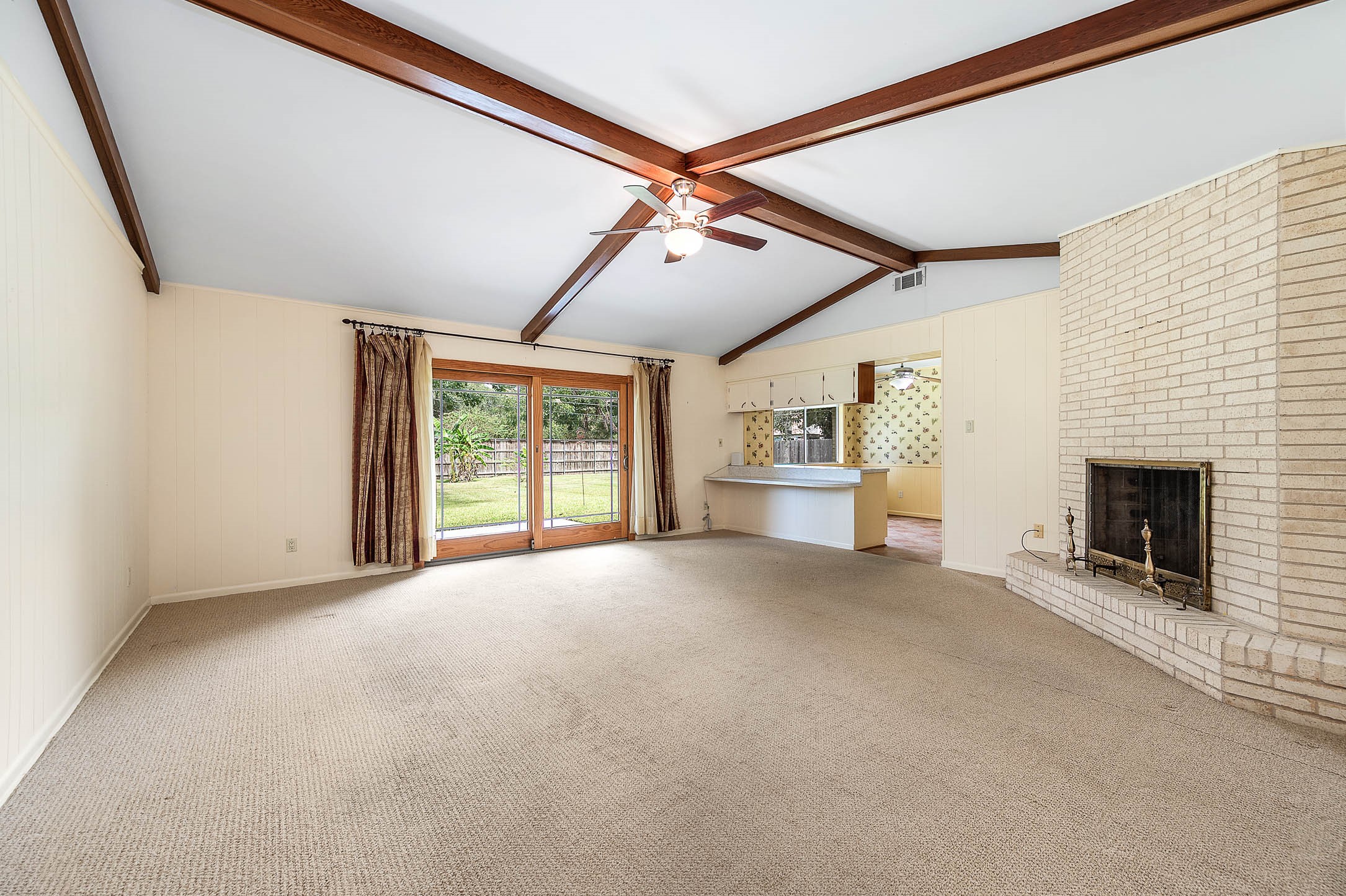 212 E Crestmont Drive, Alvin, TX 77511