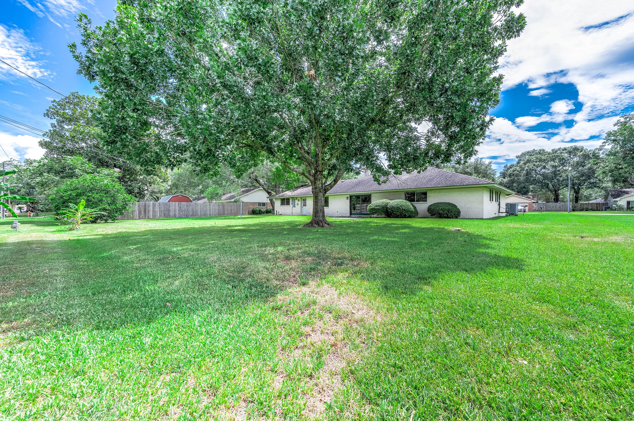 212 E Crestmont Drive, Alvin, TX 77511