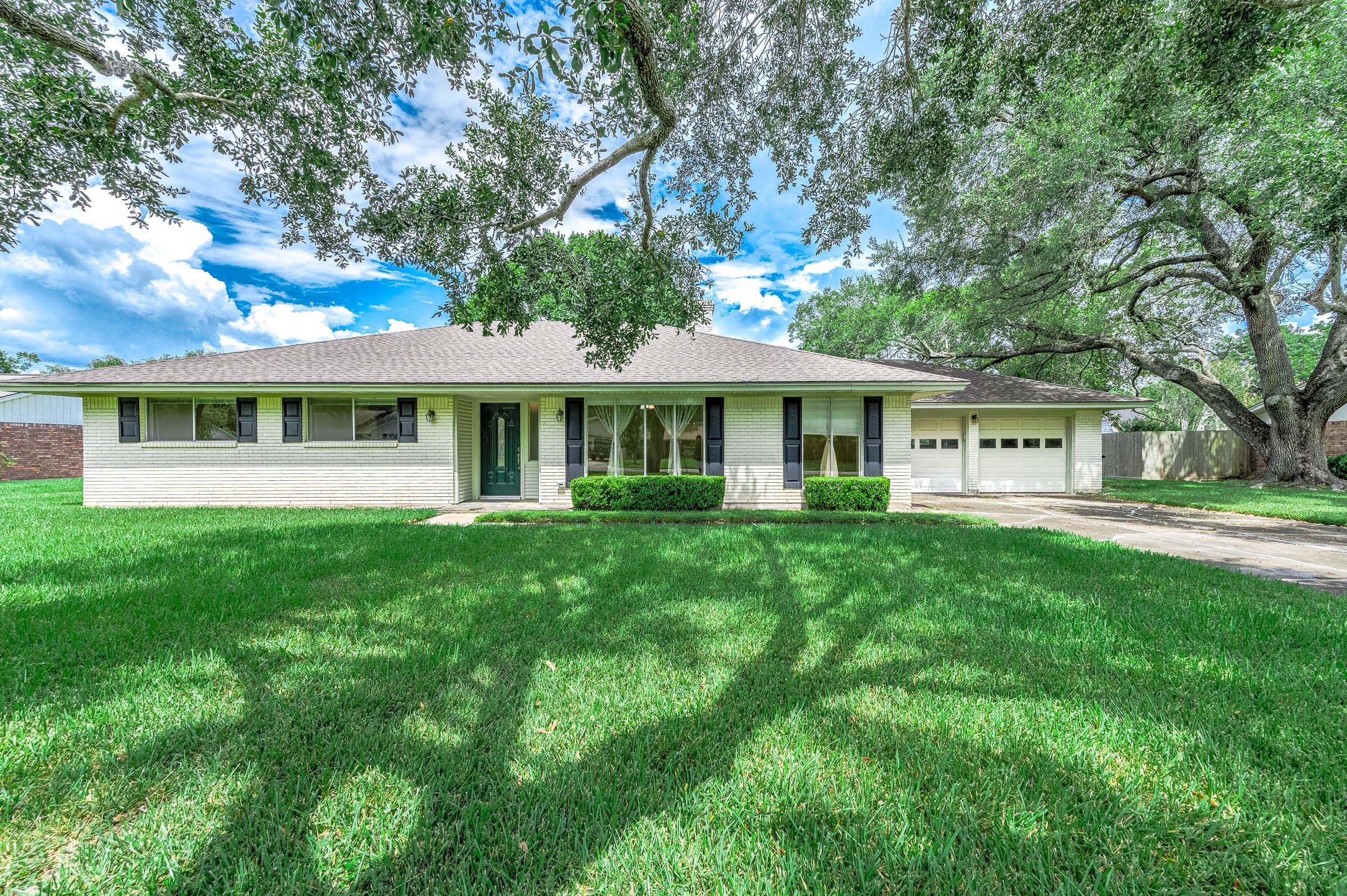 Great curb appeal!