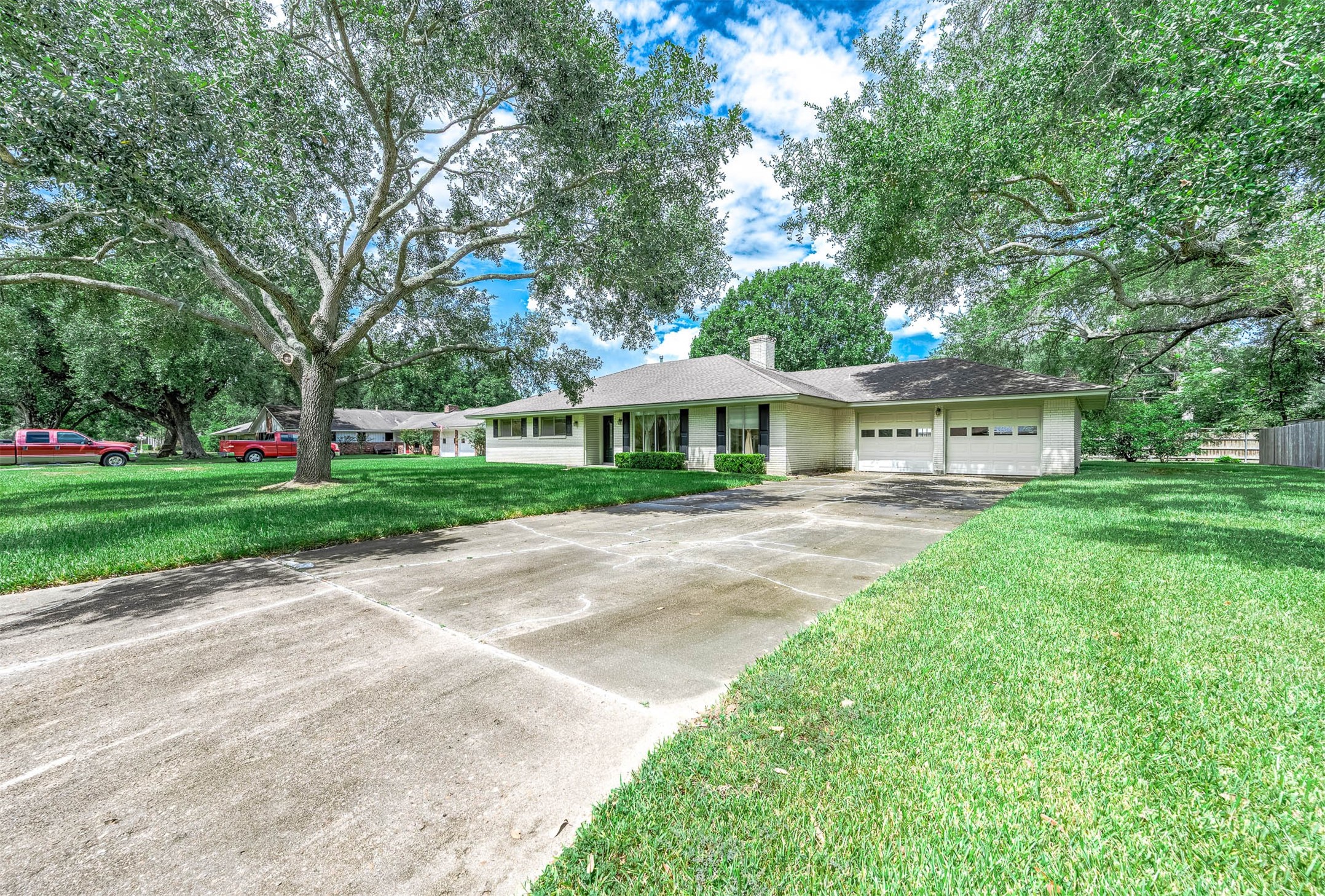 212 E Crestmont Drive, Alvin, TX 77511