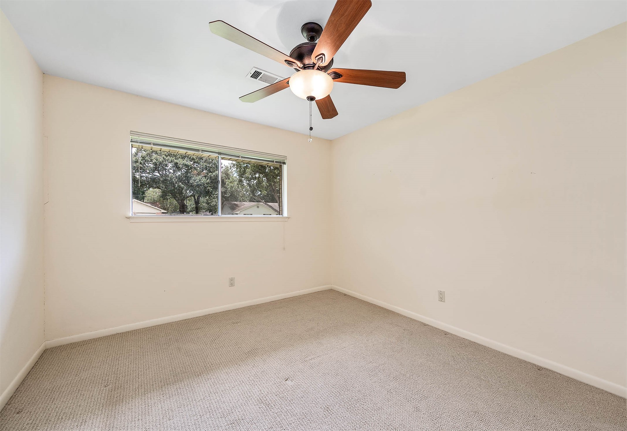 212 E Crestmont Drive, Alvin, TX 77511
