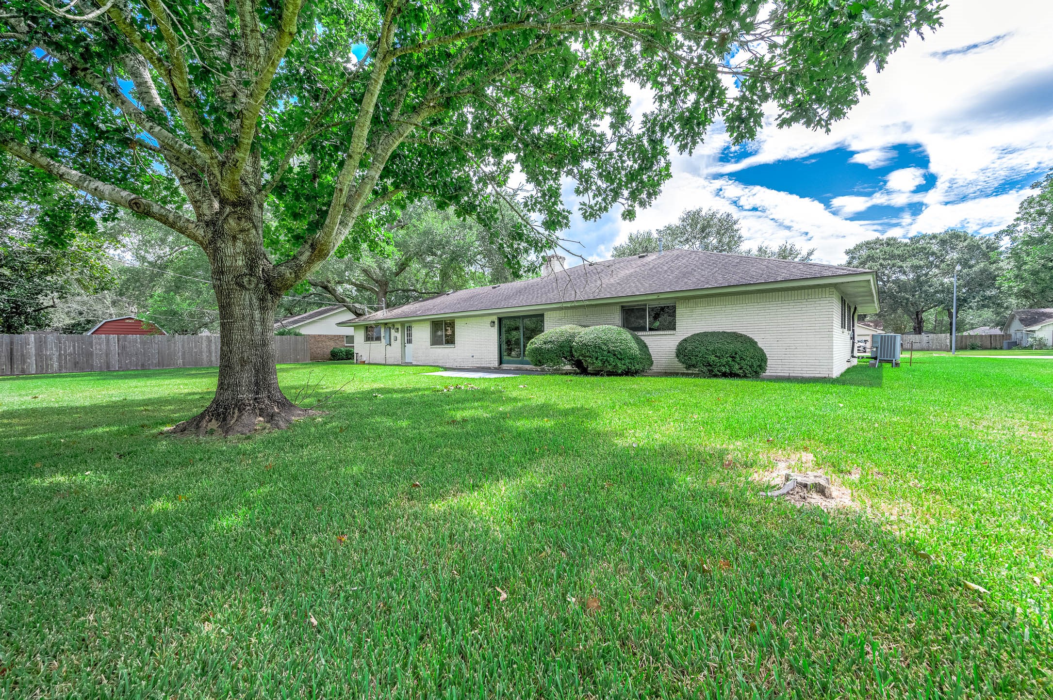 212 E Crestmont Drive, Alvin, TX 77511