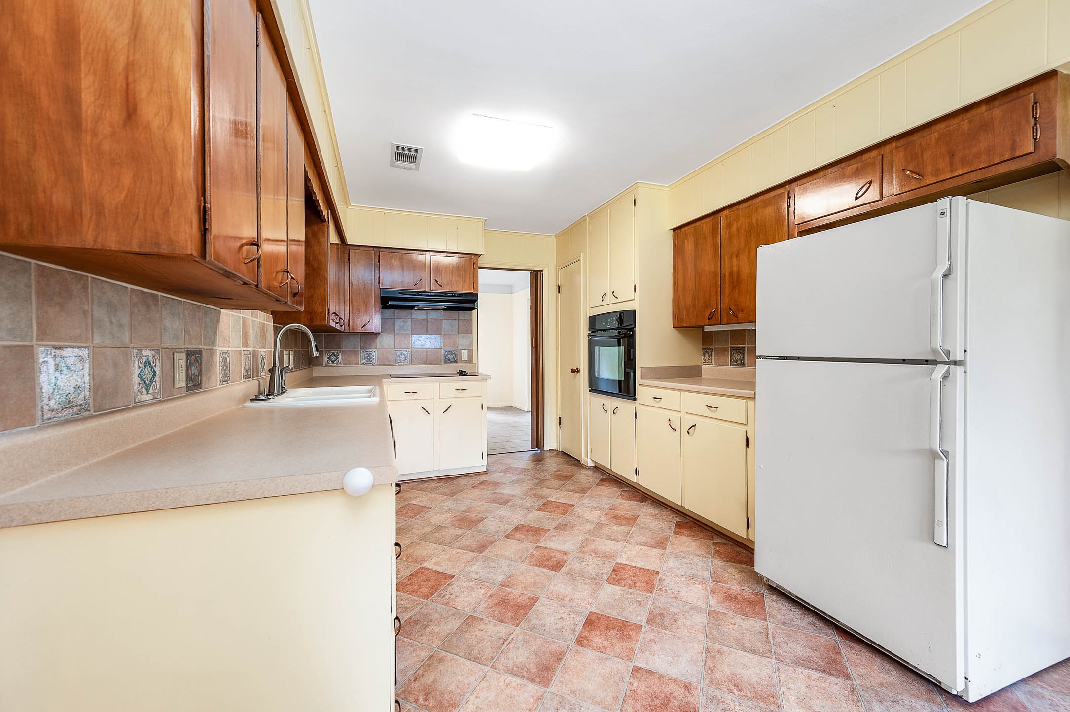 212 E Crestmont Drive, Alvin, TX 77511