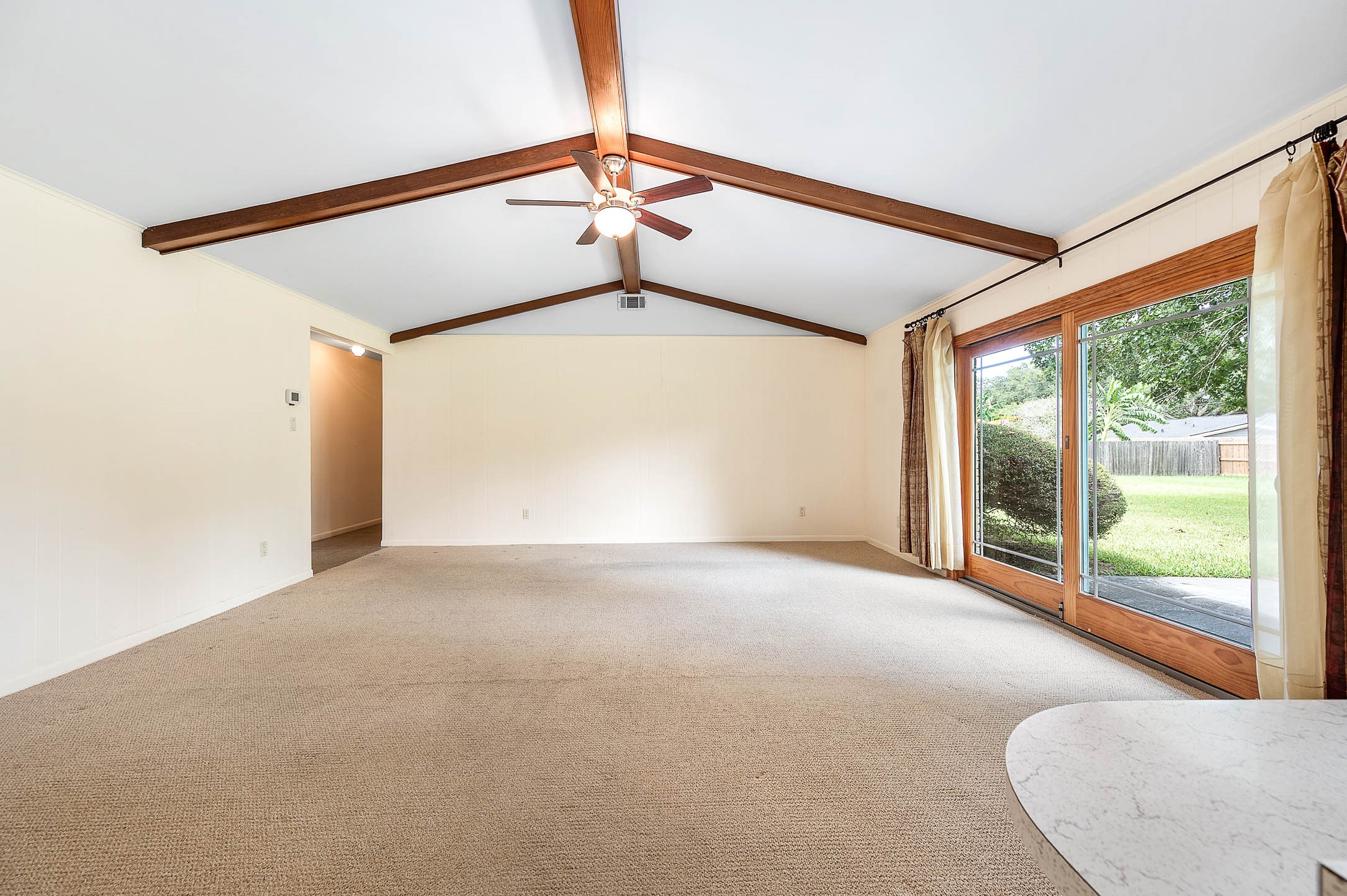 212 E Crestmont Drive, Alvin, TX 77511