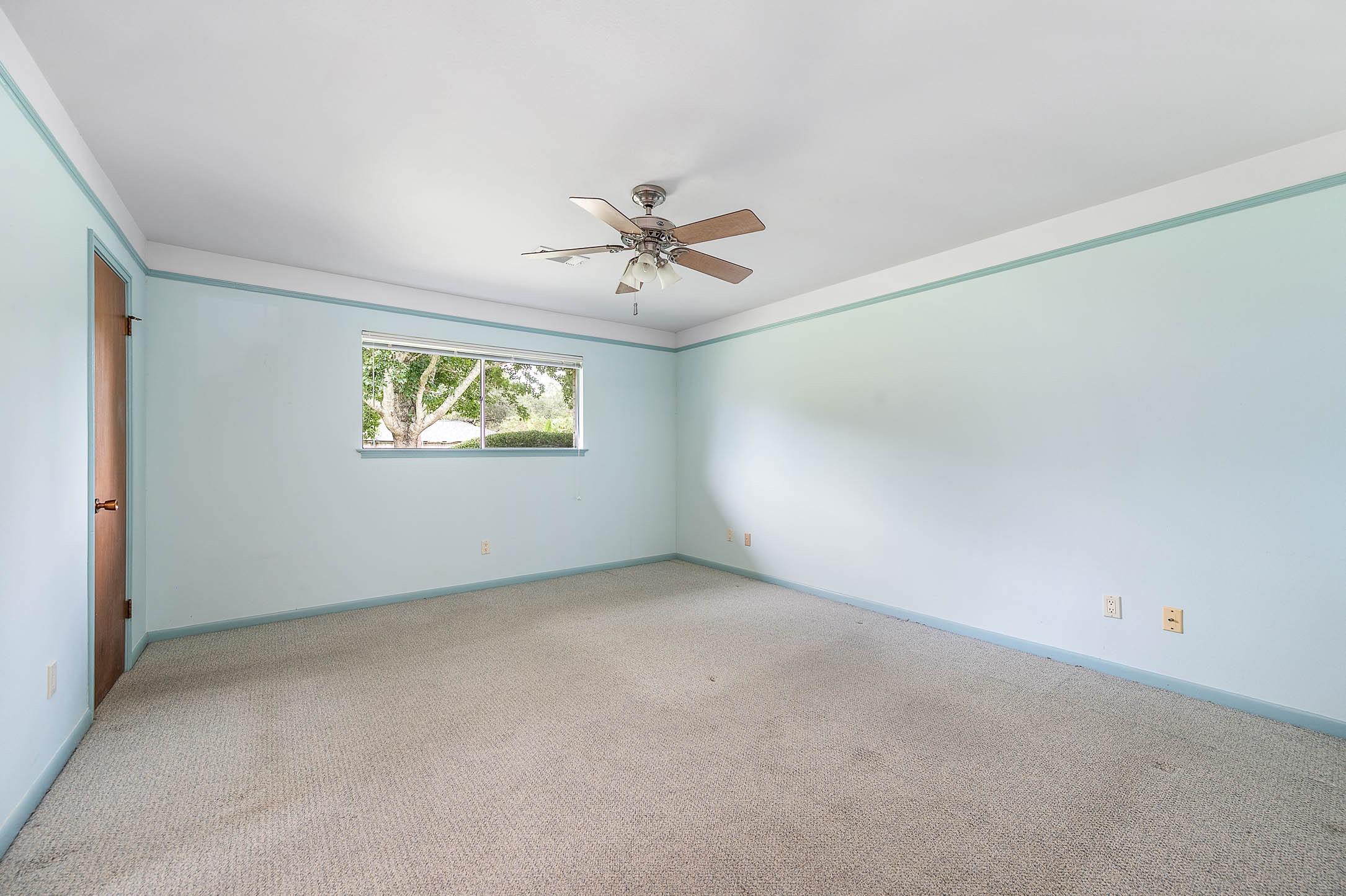 212 E Crestmont Drive, Alvin, TX 77511