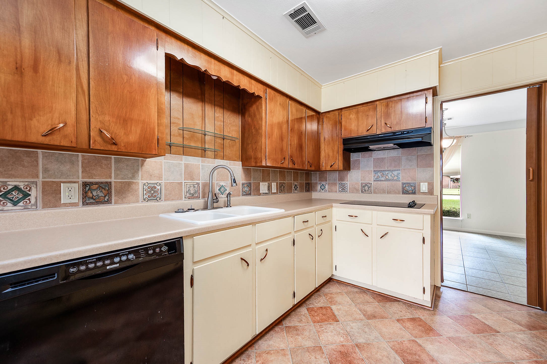 212 E Crestmont Drive, Alvin, TX 77511
