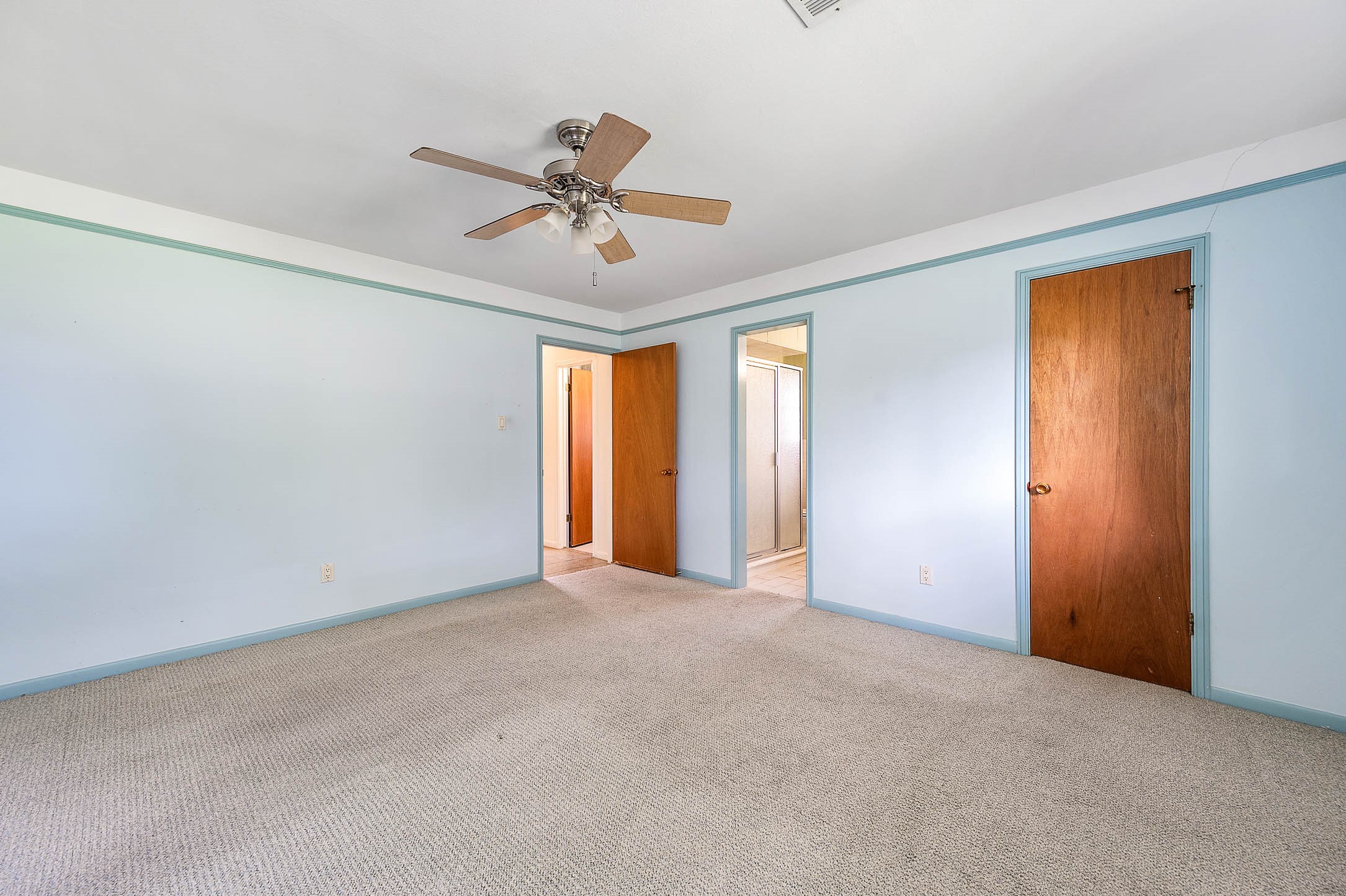212 E Crestmont Drive, Alvin, TX 77511