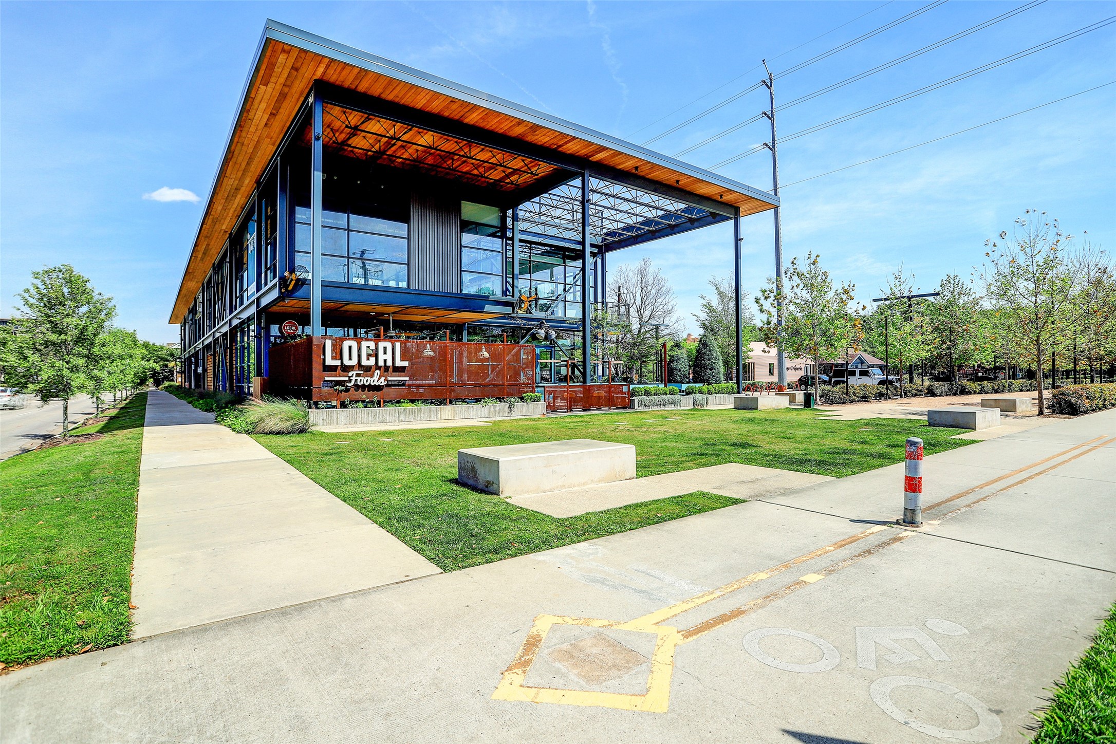 Explore nearby Heights Mercantile, home to Local Foods, boutique shopping, and dining, with convenient access to the Heights Hike and Bike Trail.