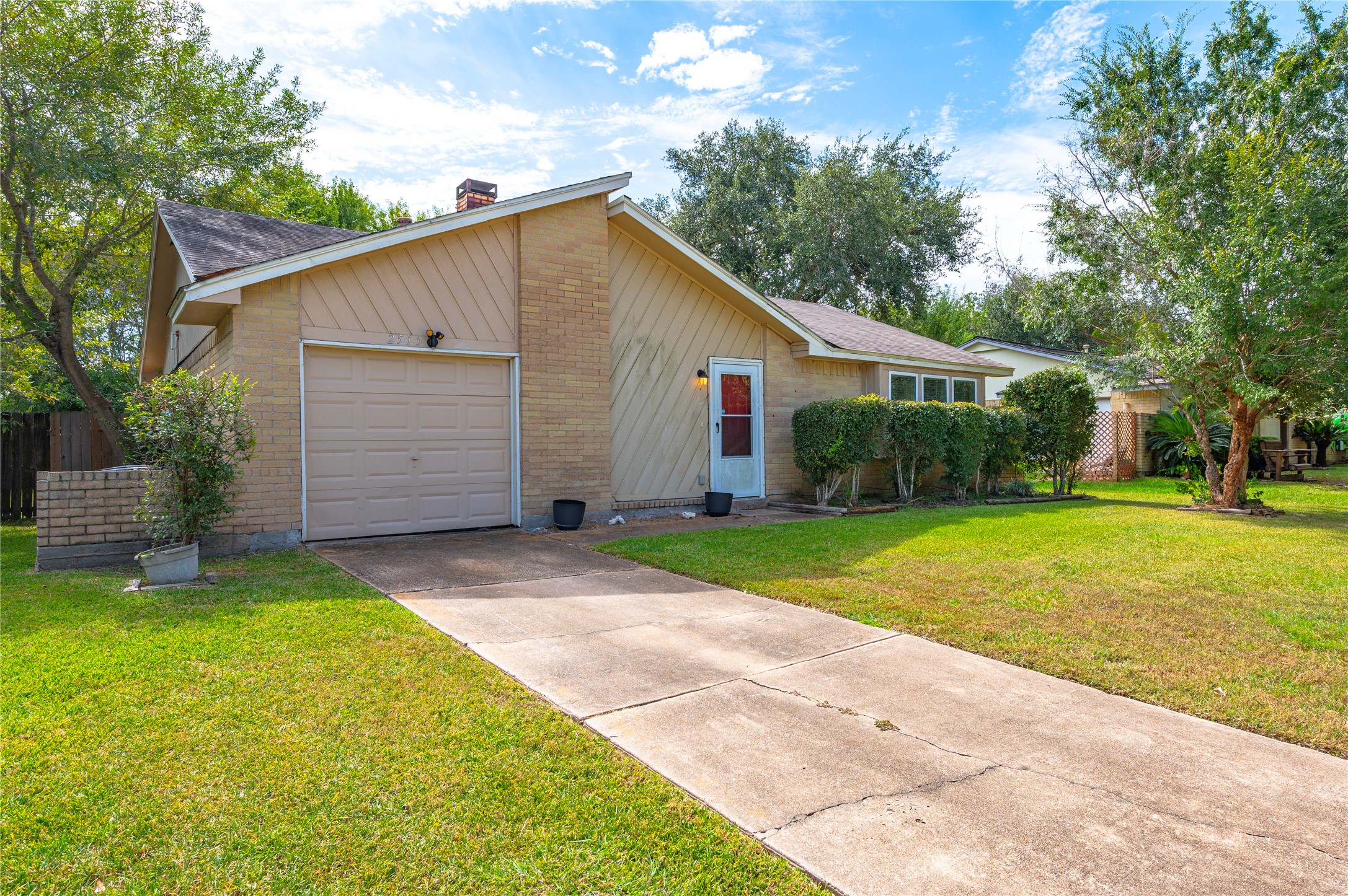 2515 Knoxville Drive, League City, TX 77573