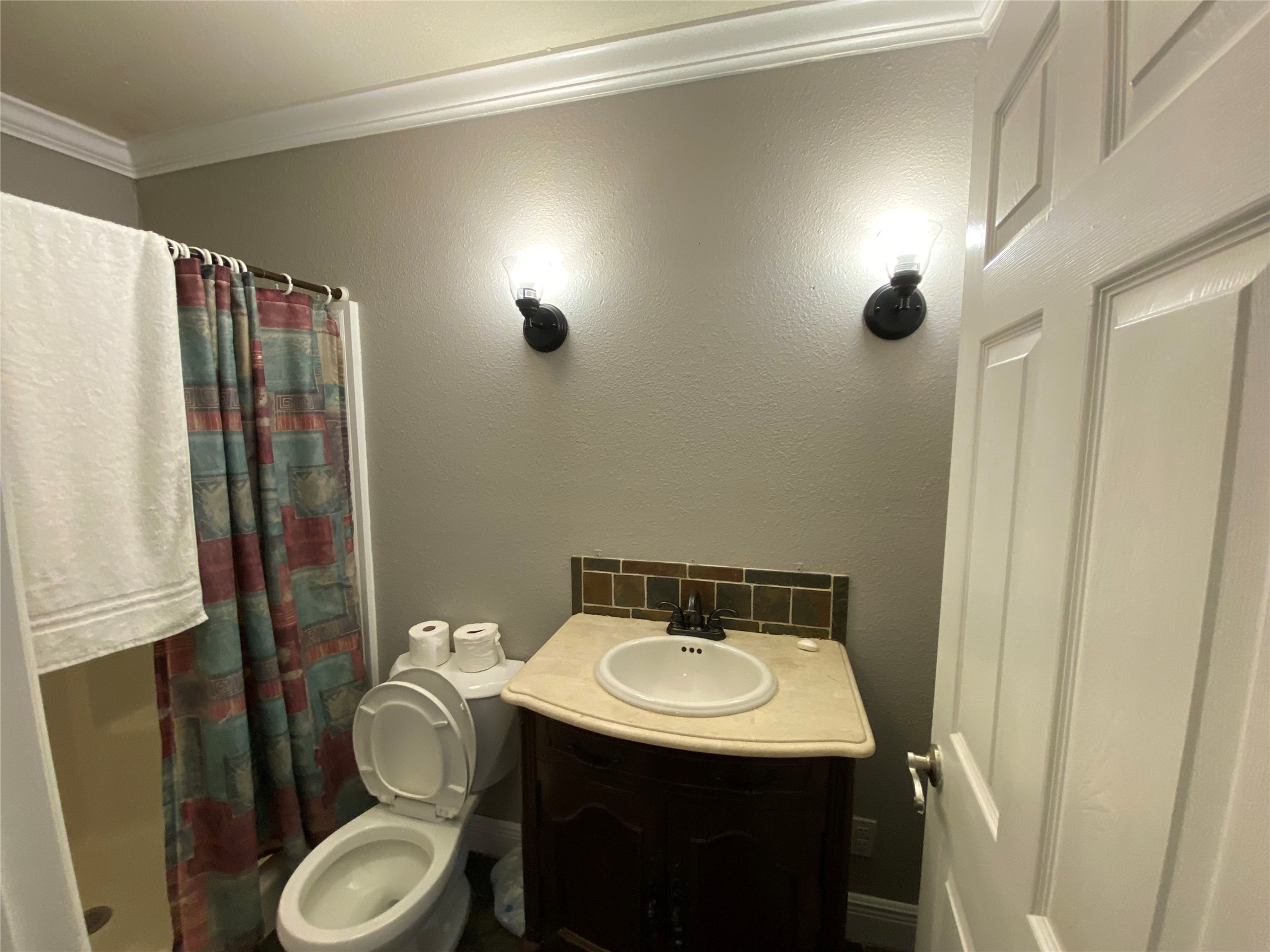 8628 Highway 6, Hitchcock, TX 77563