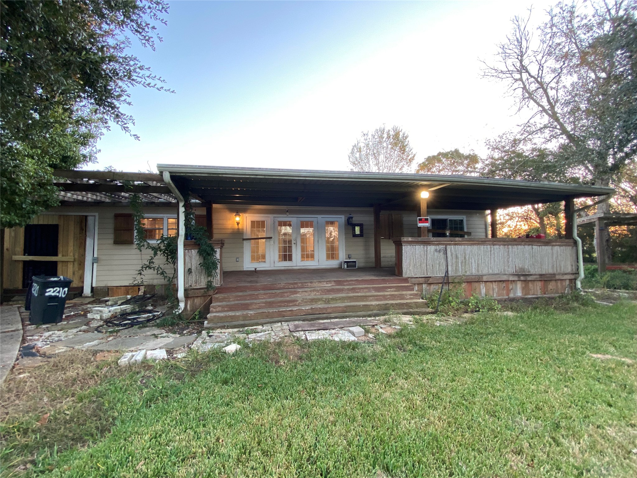 8628 Highway 6, Hitchcock, TX 77563