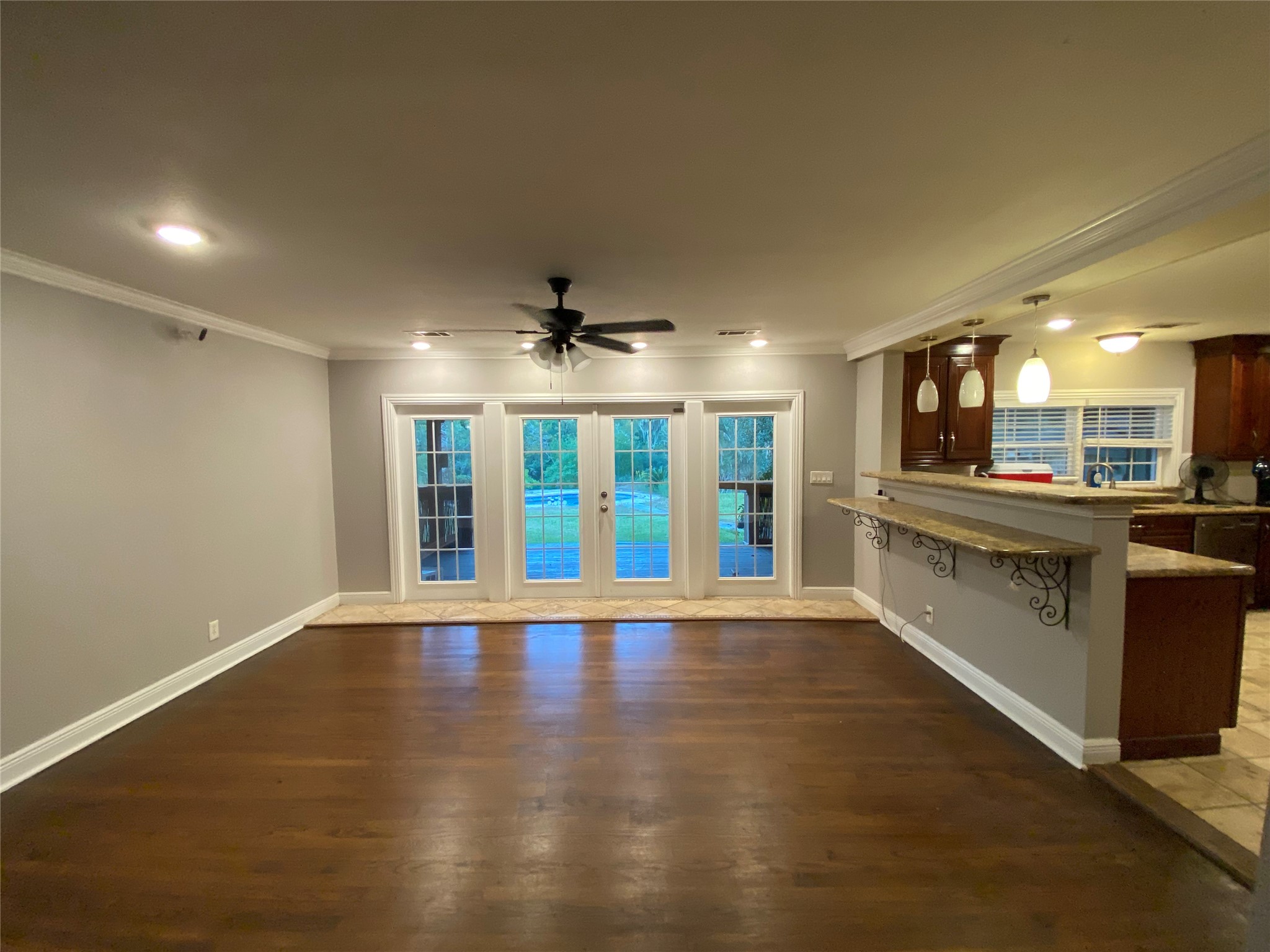 8628 Highway 6, Hitchcock, TX 77563