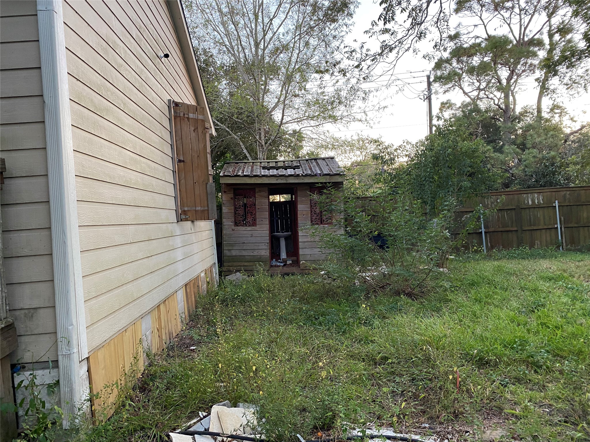 8628 Highway 6, Hitchcock, TX 77563
