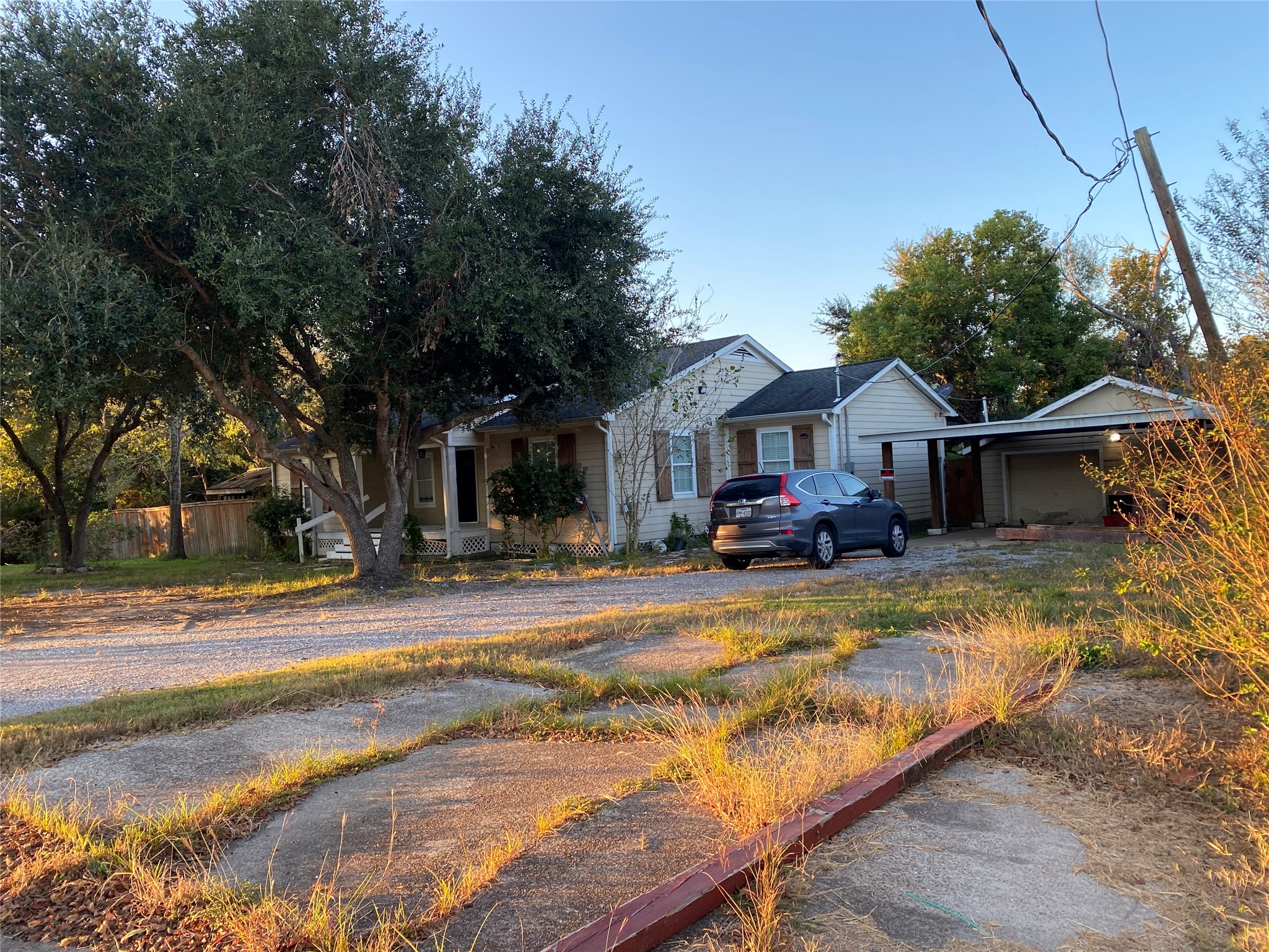 8628 Highway 6, Hitchcock, TX 77563