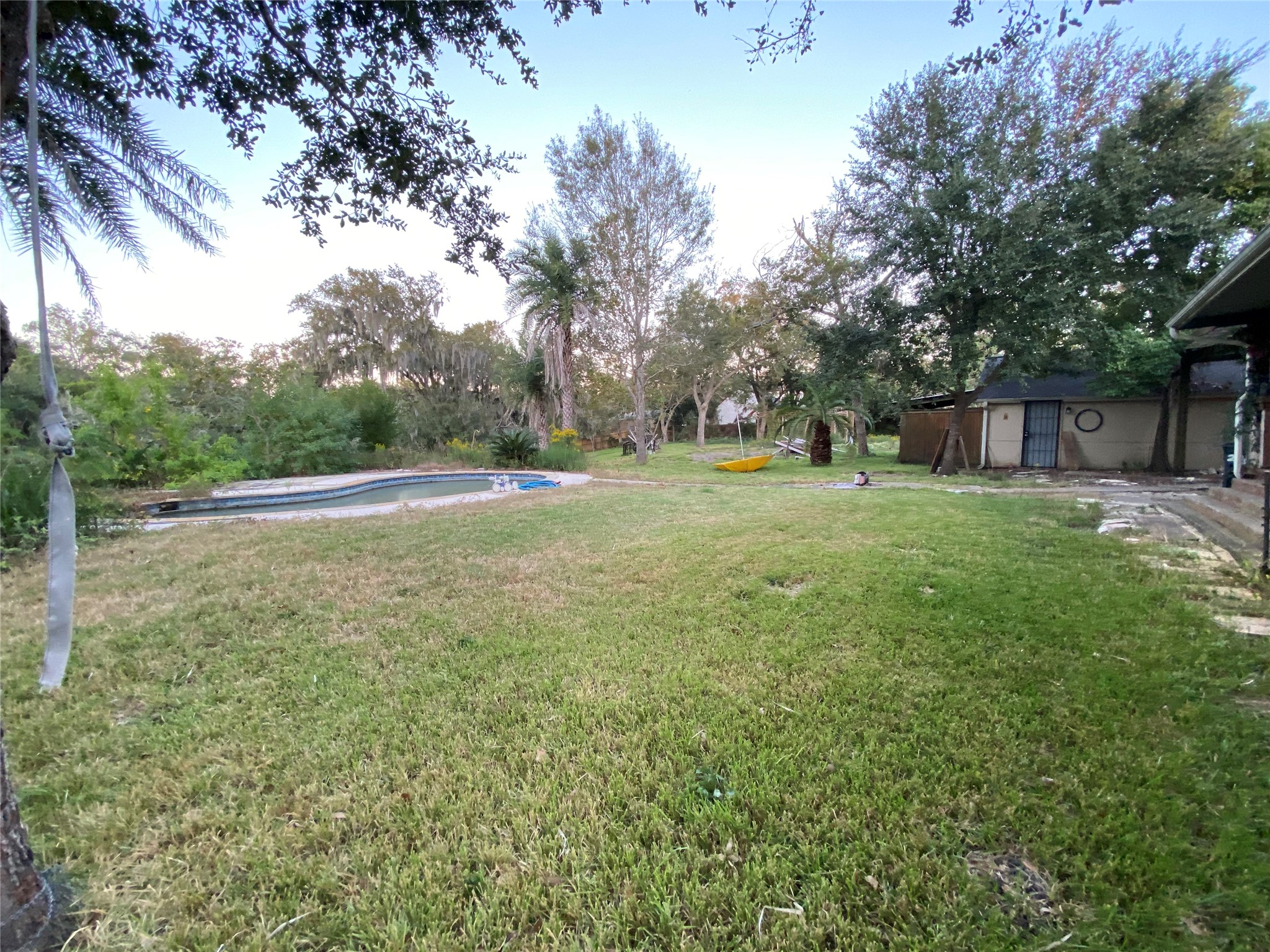 8628 Highway 6, Hitchcock, TX 77563