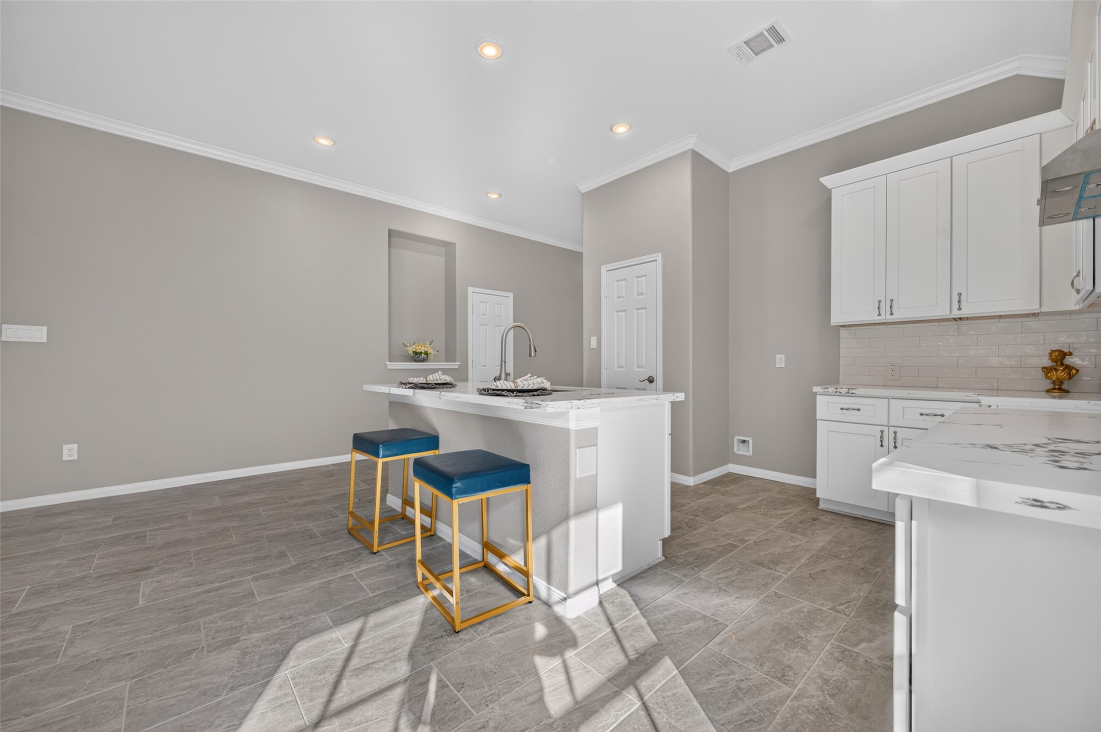 710 Hackberry Street, La Marque, TX 77568