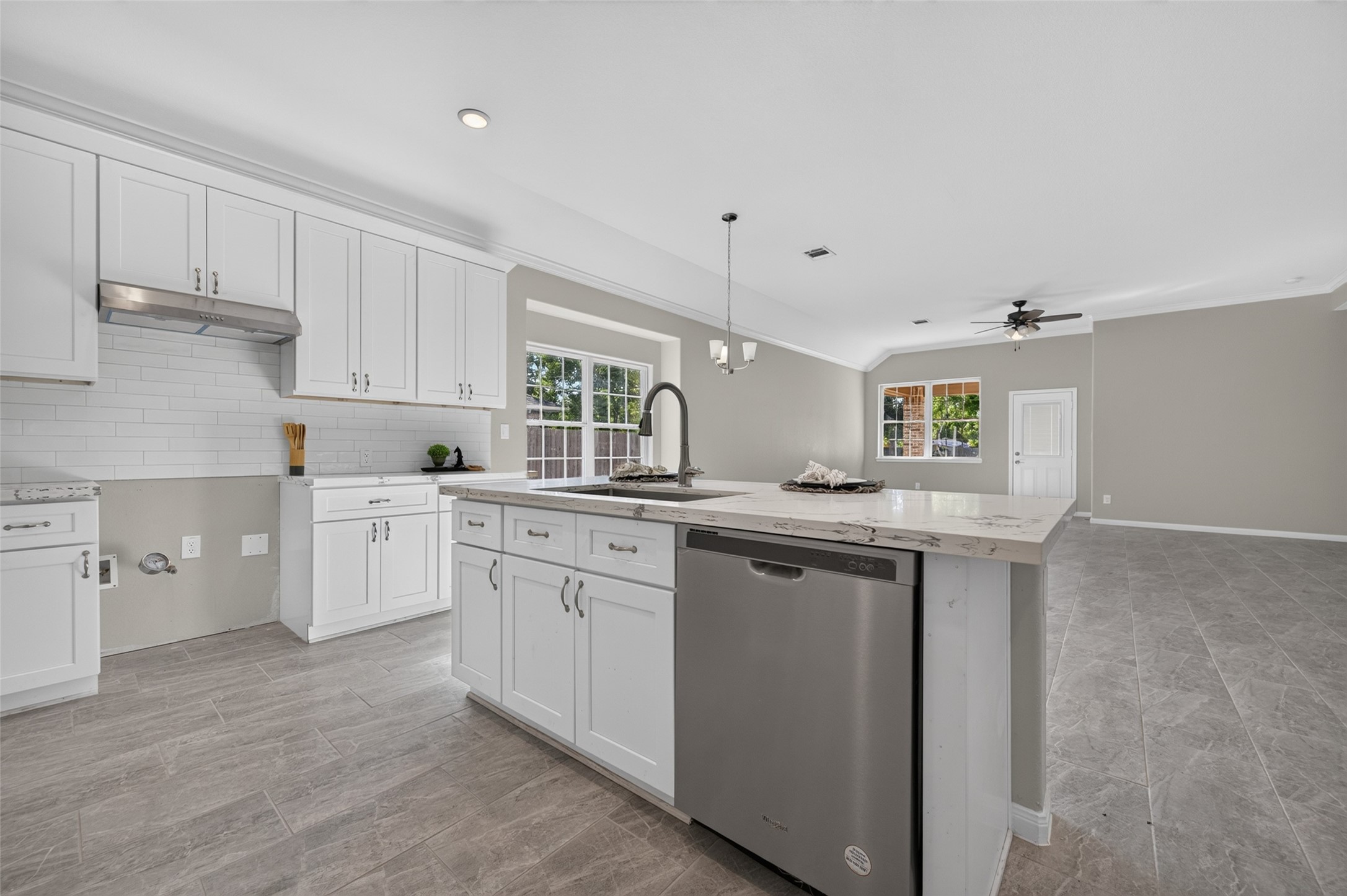 710 Hackberry Street, La Marque, TX 77568