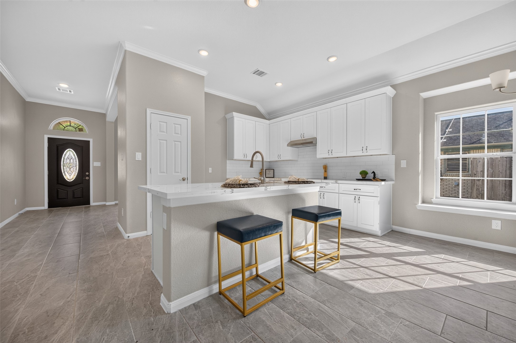 710 Hackberry Street, La Marque, TX 77568