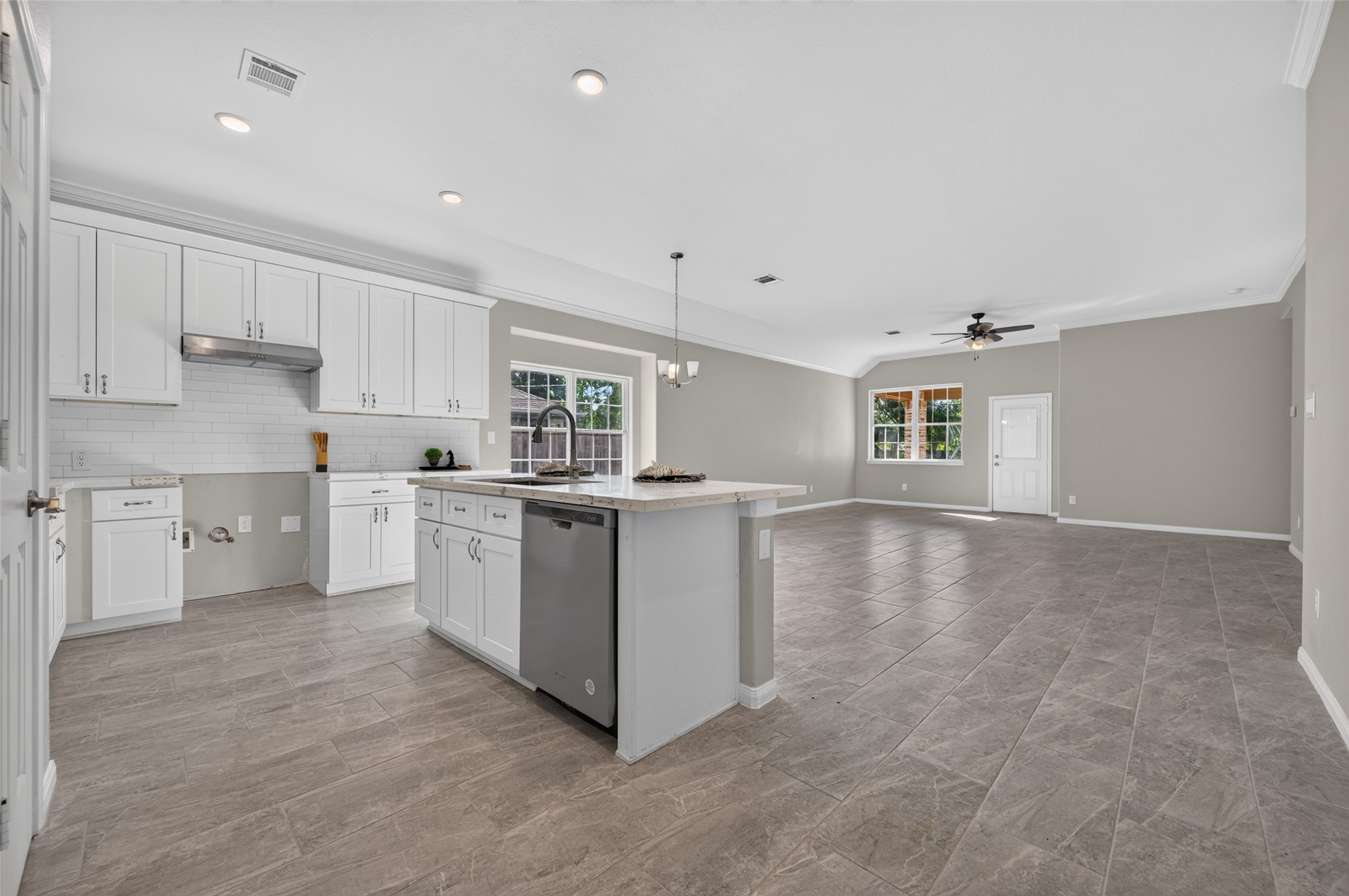 710 Hackberry Street, La Marque, TX 77568