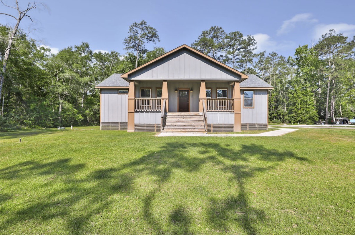 Charming country-style home with a welcoming front porch, nestled in serene natural beauty. Charming country-style home with a welcoming front porch, nestled in serene natural beauty.