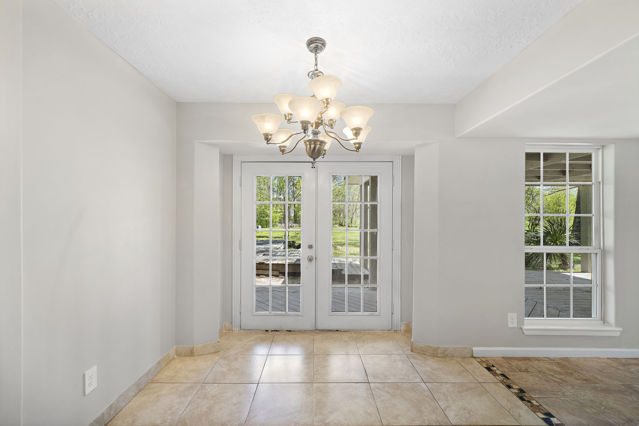Breakfast room with a gorgeous view from your breakfast table