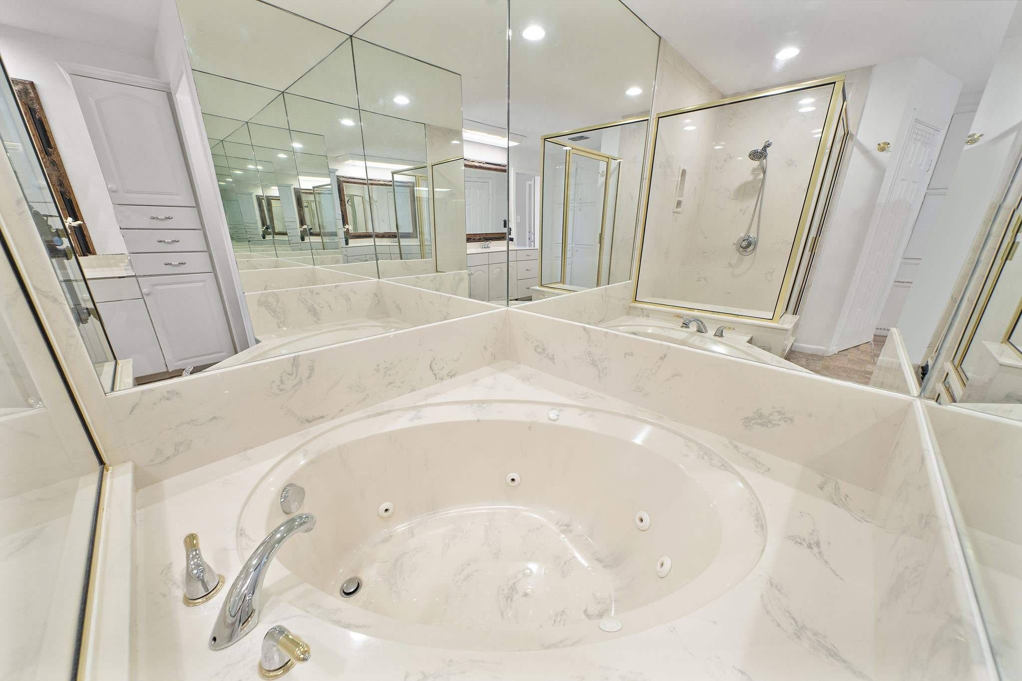 Primary suite jacuzzi