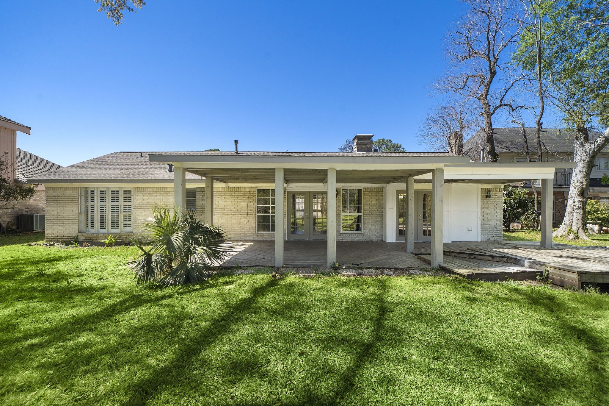 Extensive backyard for family and family events