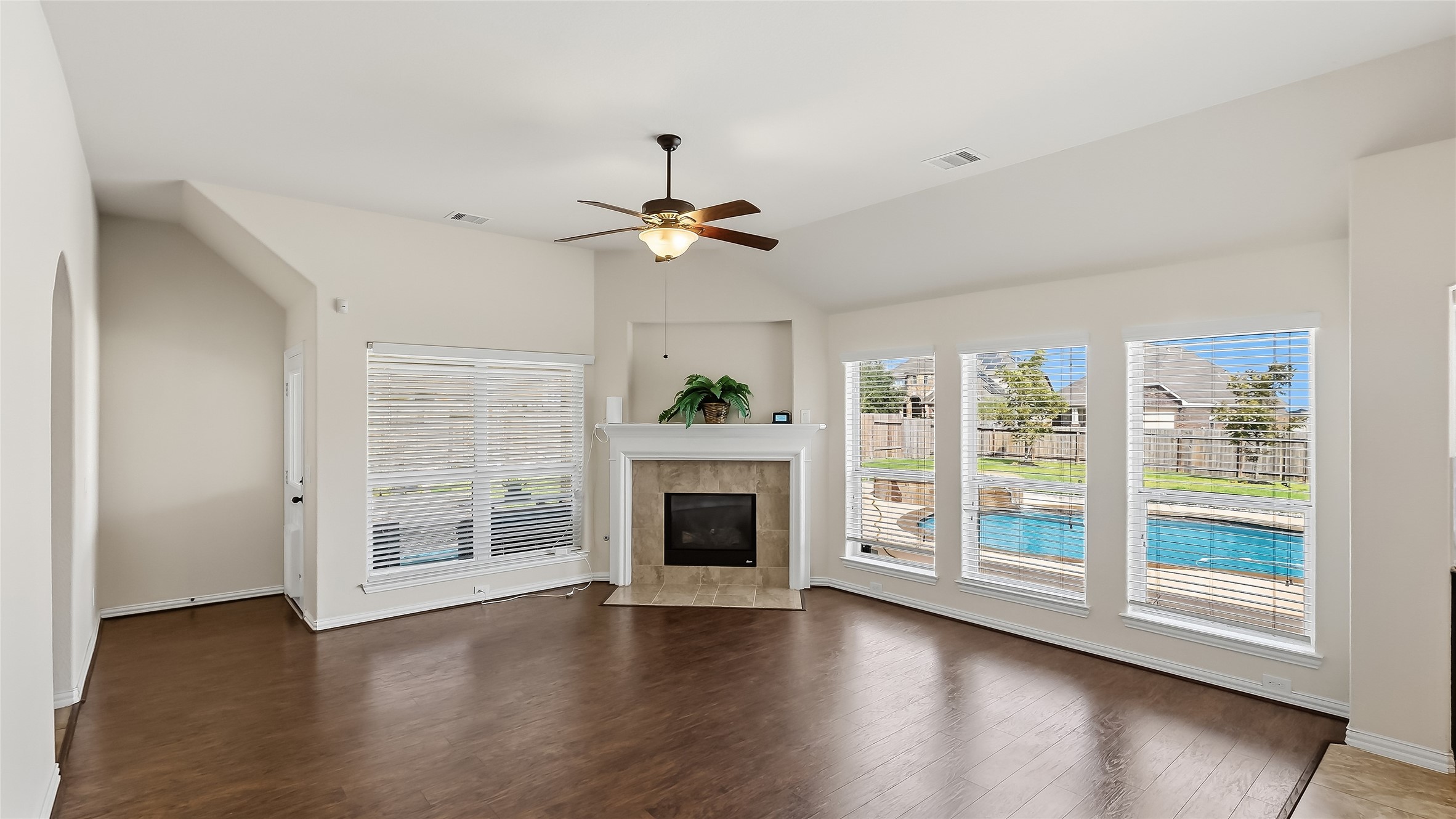 5622 Jay Thrush Drive, Richmond, TX 77407