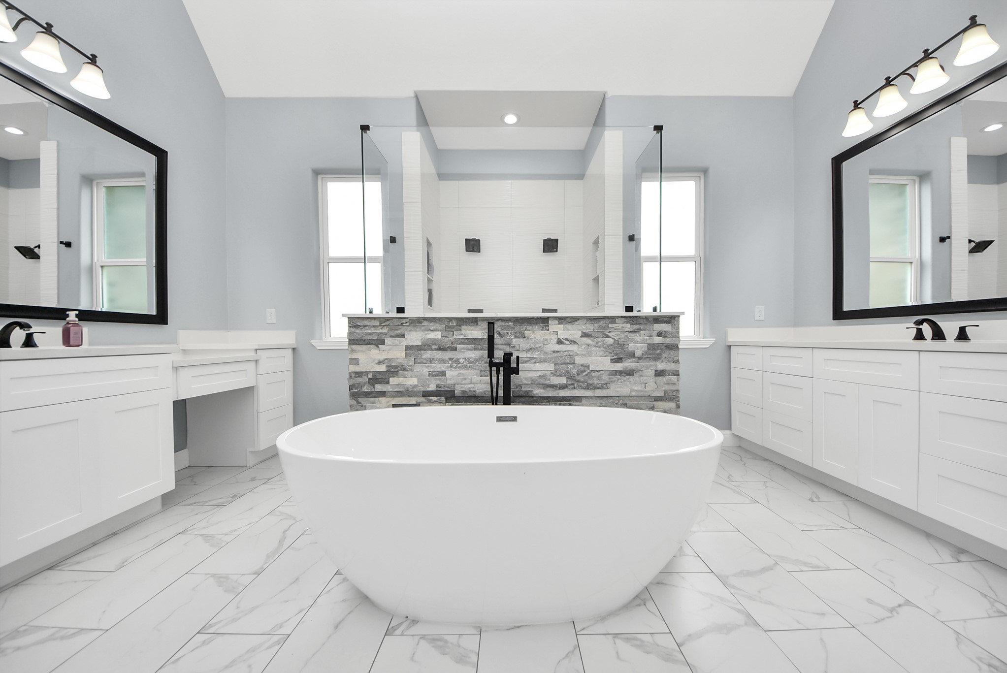 SOAKING TUB