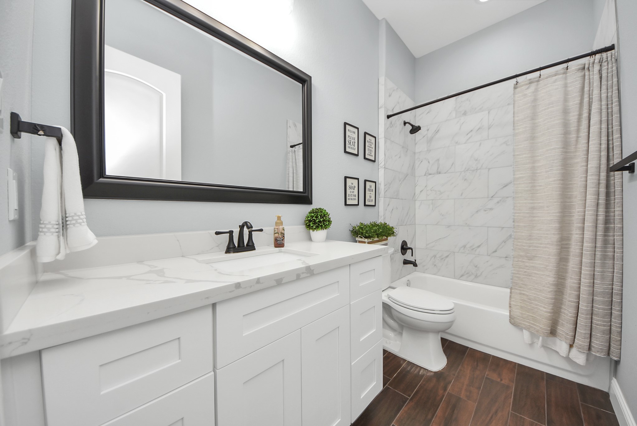 BATHROOM 2