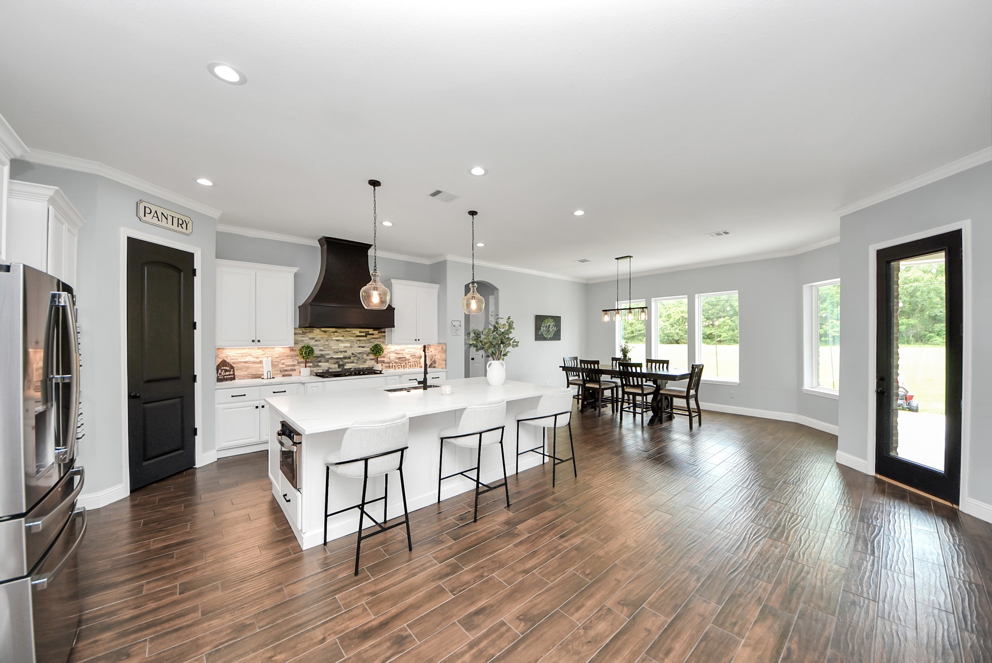KITCHEN ISLAND