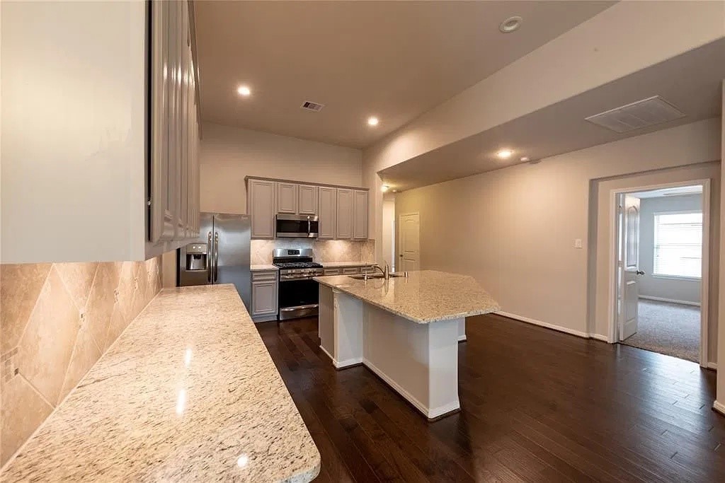 Open butler's pantry perfect for large gatherings