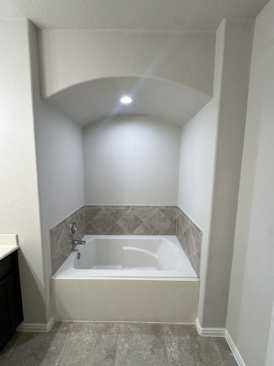 Master bath tub