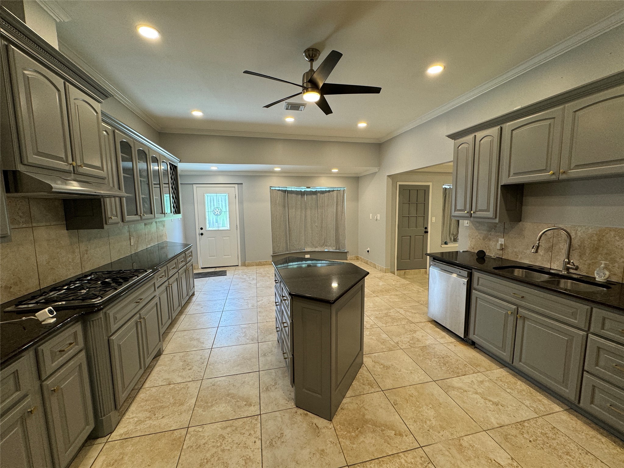 7910 Sands Point Drive, Houston, TX 77036 7910 Sands Point Drive, Houston, TX 77036